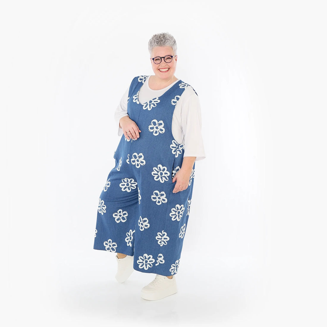 AKH Fashion Jumpsuit in gerader Form, aus Baumwolle, 1485.07079, Jeansblau/Weiß, Blumen