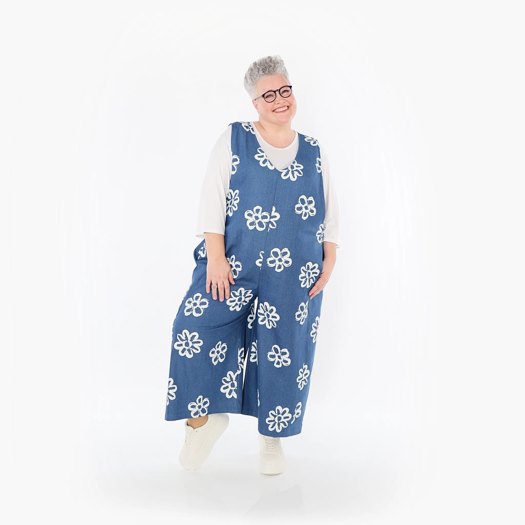 AKH Fashion Jumpsuit in gerader Form, aus Baumwolle, 1485.07079, Jeansblau/Weiß, Blumen