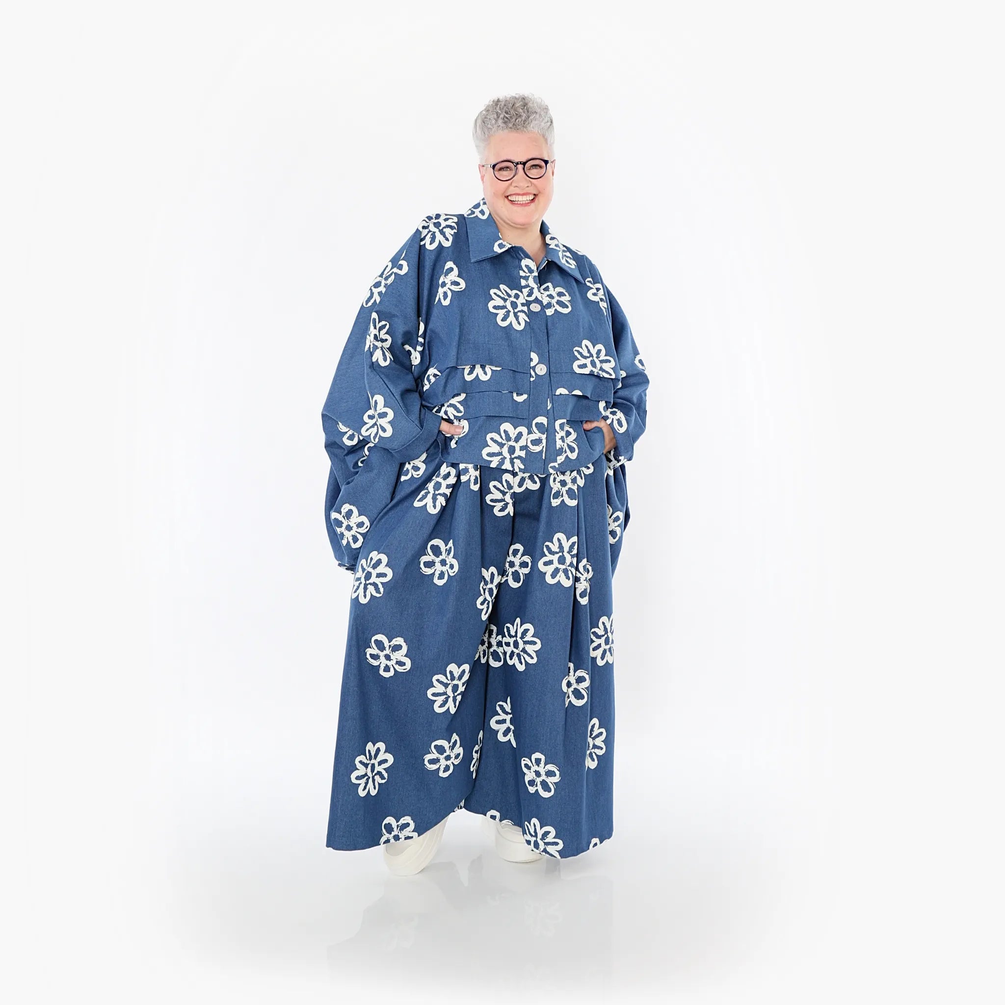 Zipfel Bluse von AKH Fashion aus Baumwolle, 1485.07080, Jeansblau/Weiß, Blumen, Schick