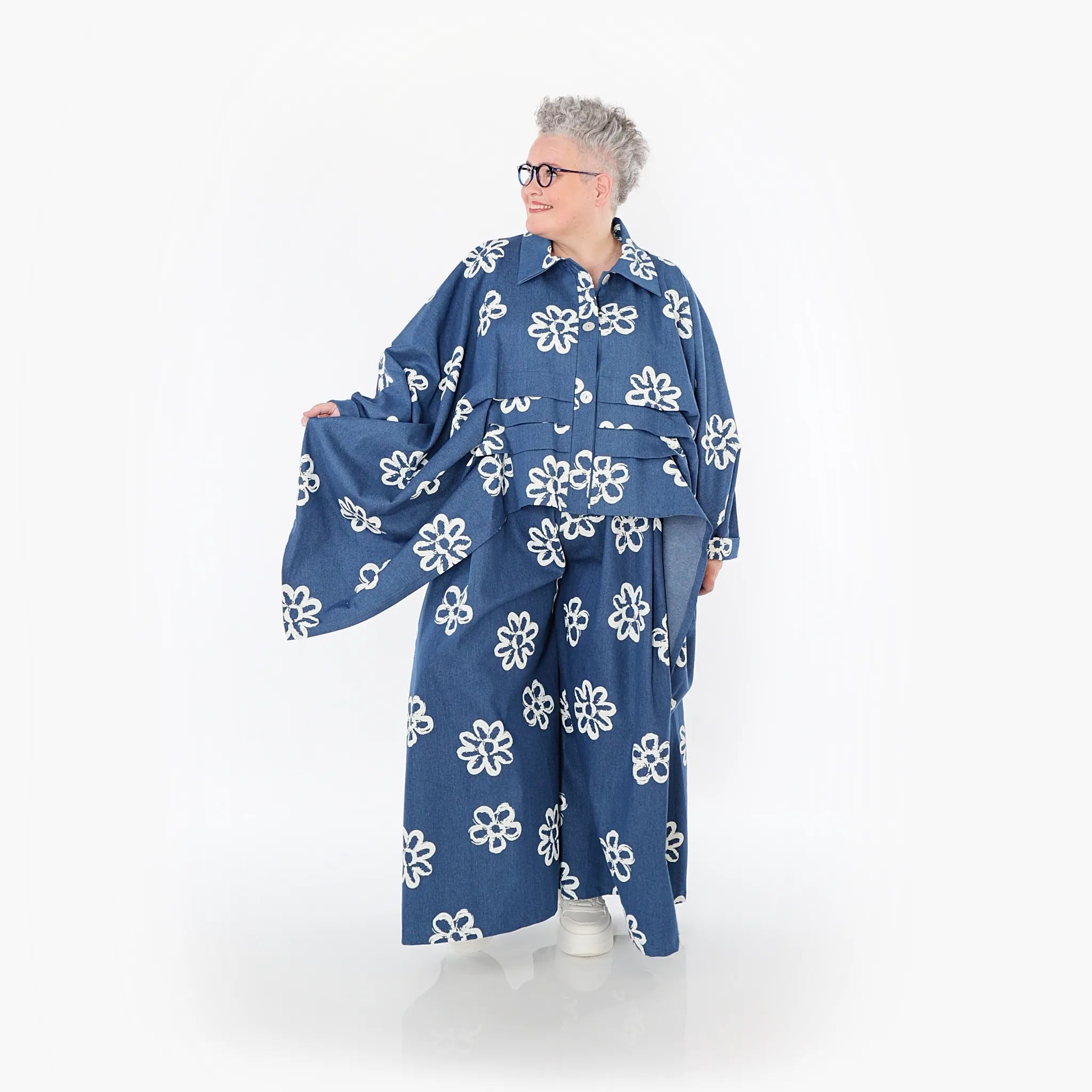 Zipfel Bluse von AKH Fashion aus Baumwolle, 1485.07080, Jeansblau/Weiß, Blumen, Schick