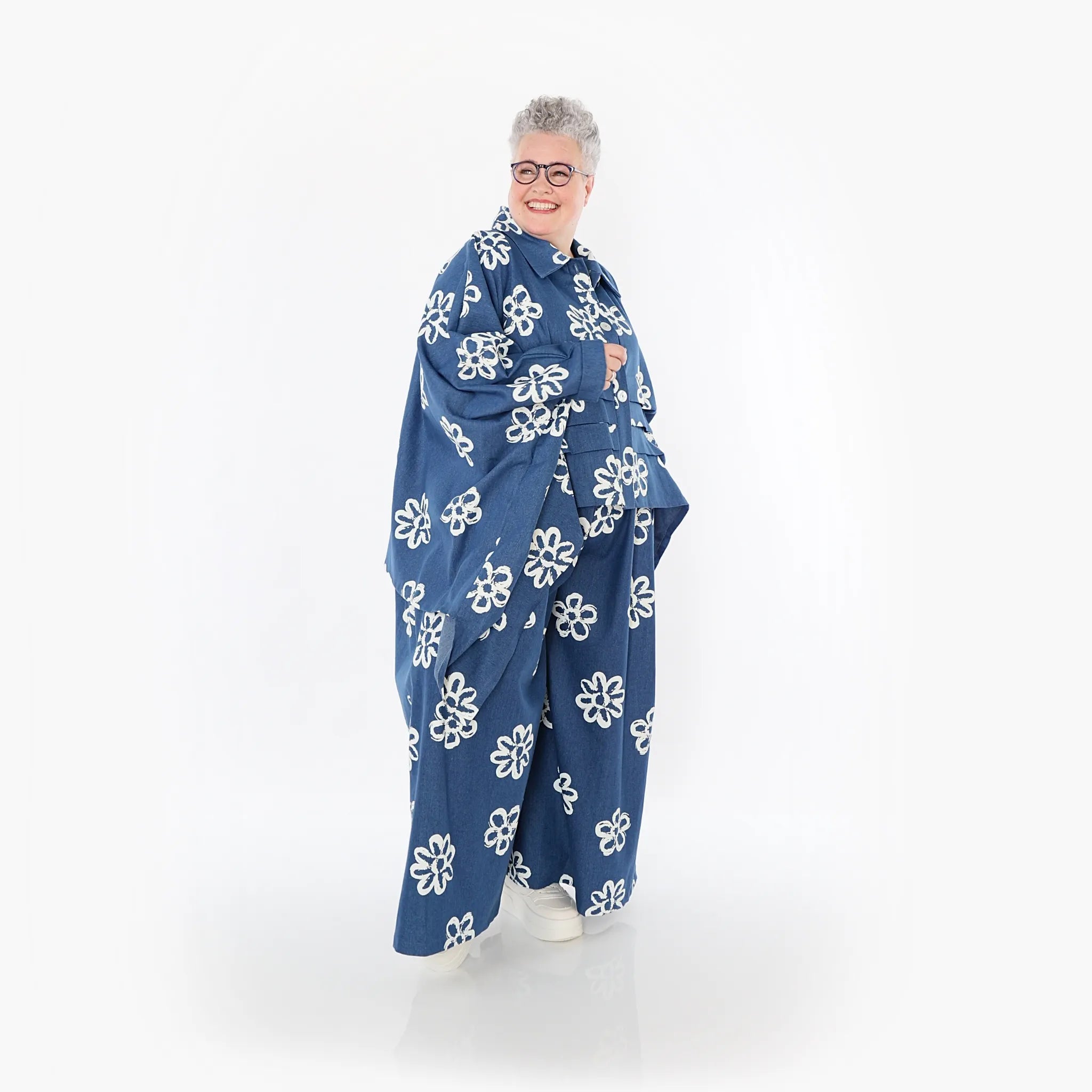 Zipfel Bluse von AKH Fashion aus Baumwolle, 1485.07080, Jeansblau/Weiß, Blumen, Schick