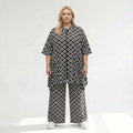 Ausgefallene Oversize Jacke im zeitlosen Lagenlook aus fließend stretchigem Slinky Material, Schwarz/Weiß