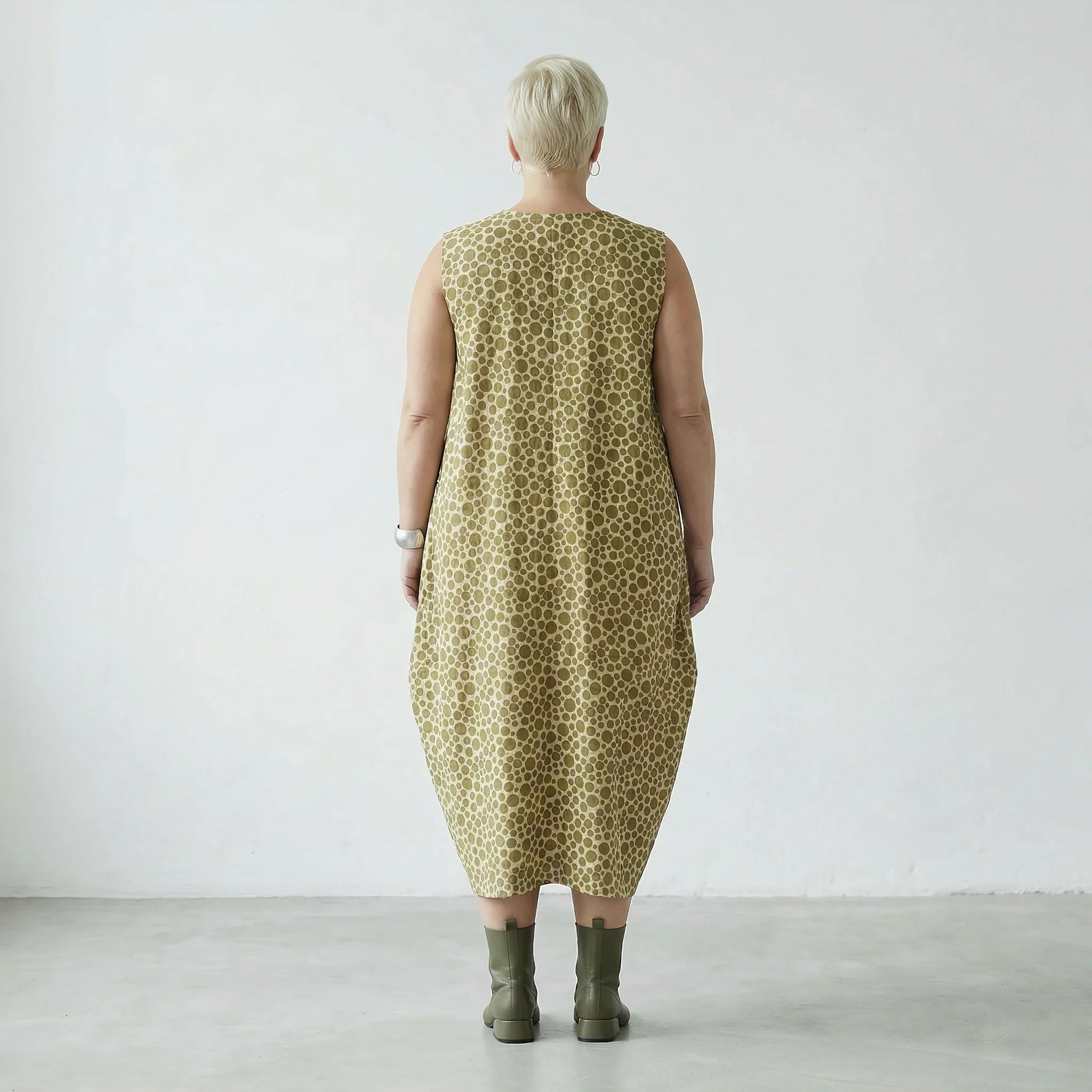 Zeitloses Oversize Ballon Kleid im legeren Lagenlook aus feiner Baumwoll Popeline mit Punkten, Beige/Olive