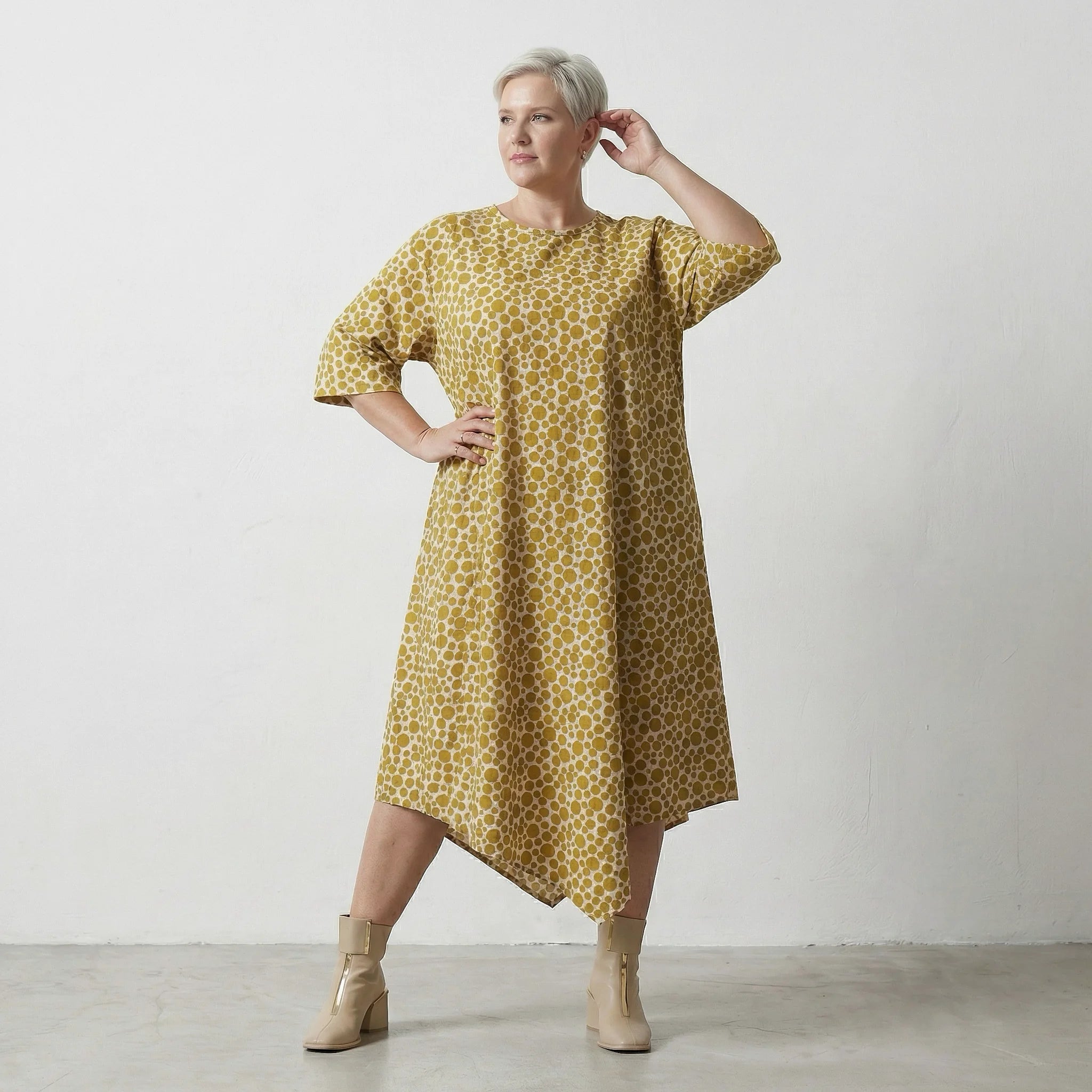 Luftiges Oversize Ballonkleid aus feiner Baumwoll-Popeline mit stilvollem Lagenlook, Punkte, Beige/Olive