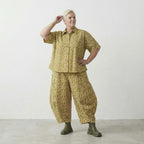Leichte Ballon Hose aus Baumwolle im lässigen Lagenlook mit ausgefallenem Punktedesign, Beige/Olive