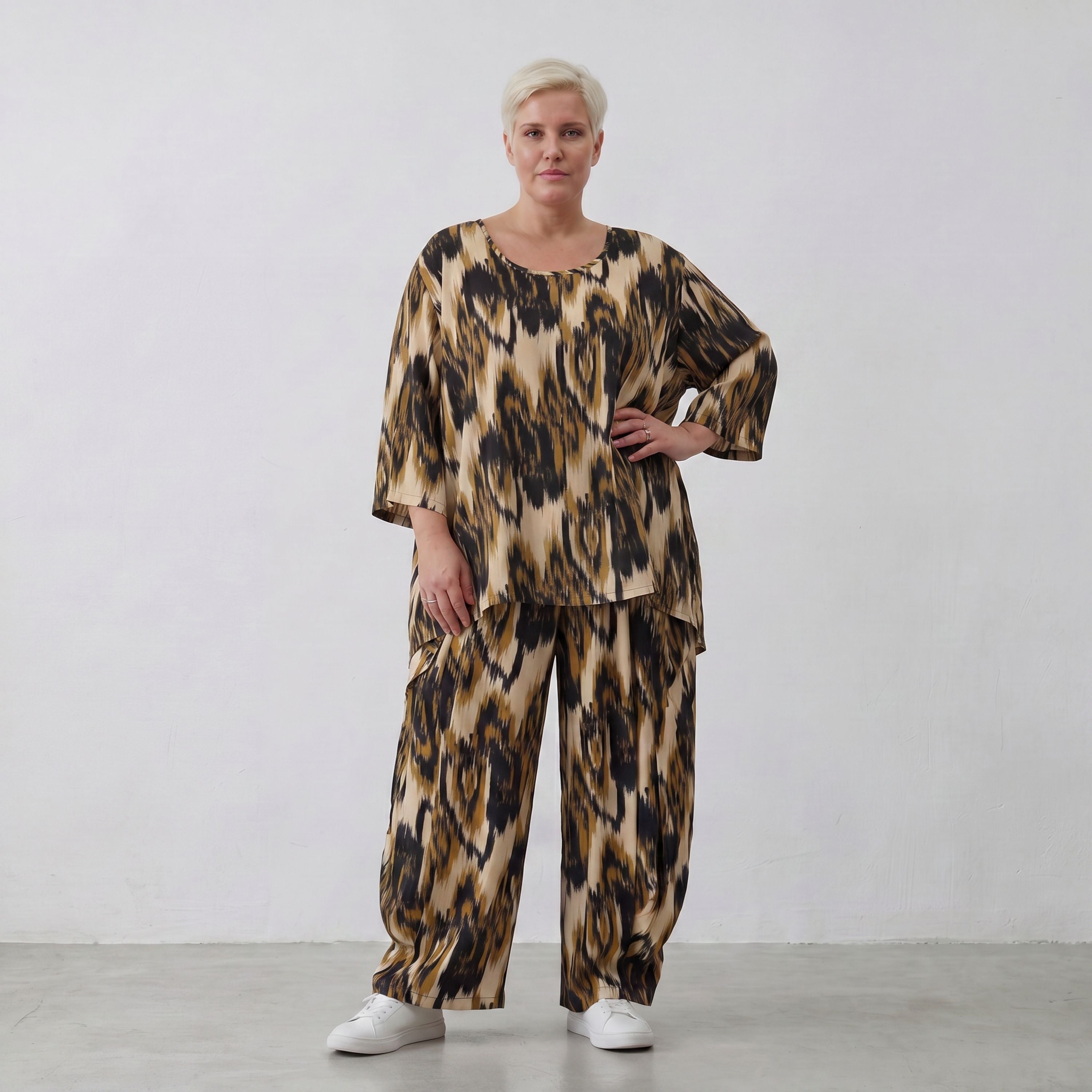 Popelineshirt in schwarzbeigem Batiklook A-Form mit Rundhals und Dreiviertelarm luftig