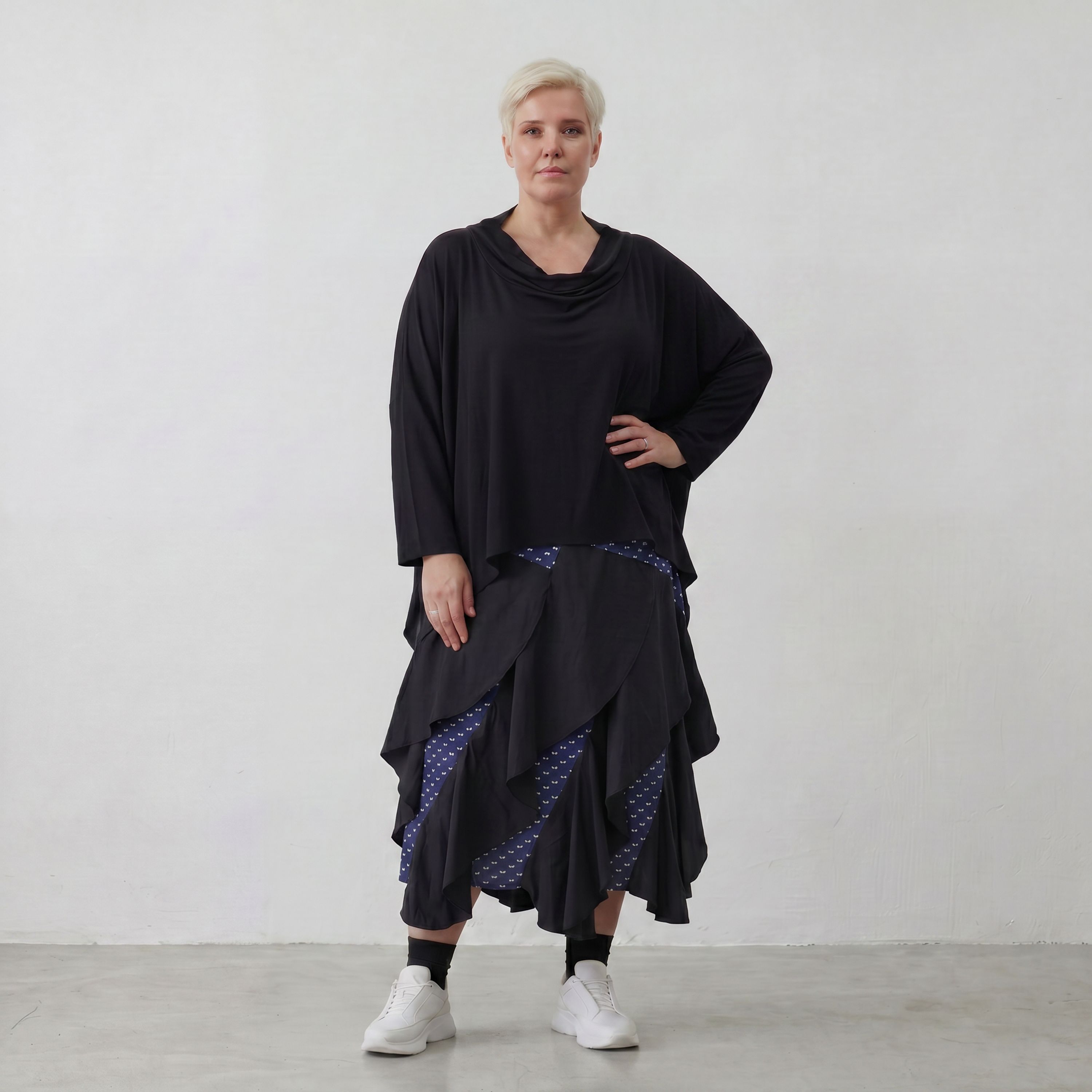 Zeitloser Karorock in Dunkelblau Weiß Schwarz mit Crashoptik leger Lagenlook luftig weich