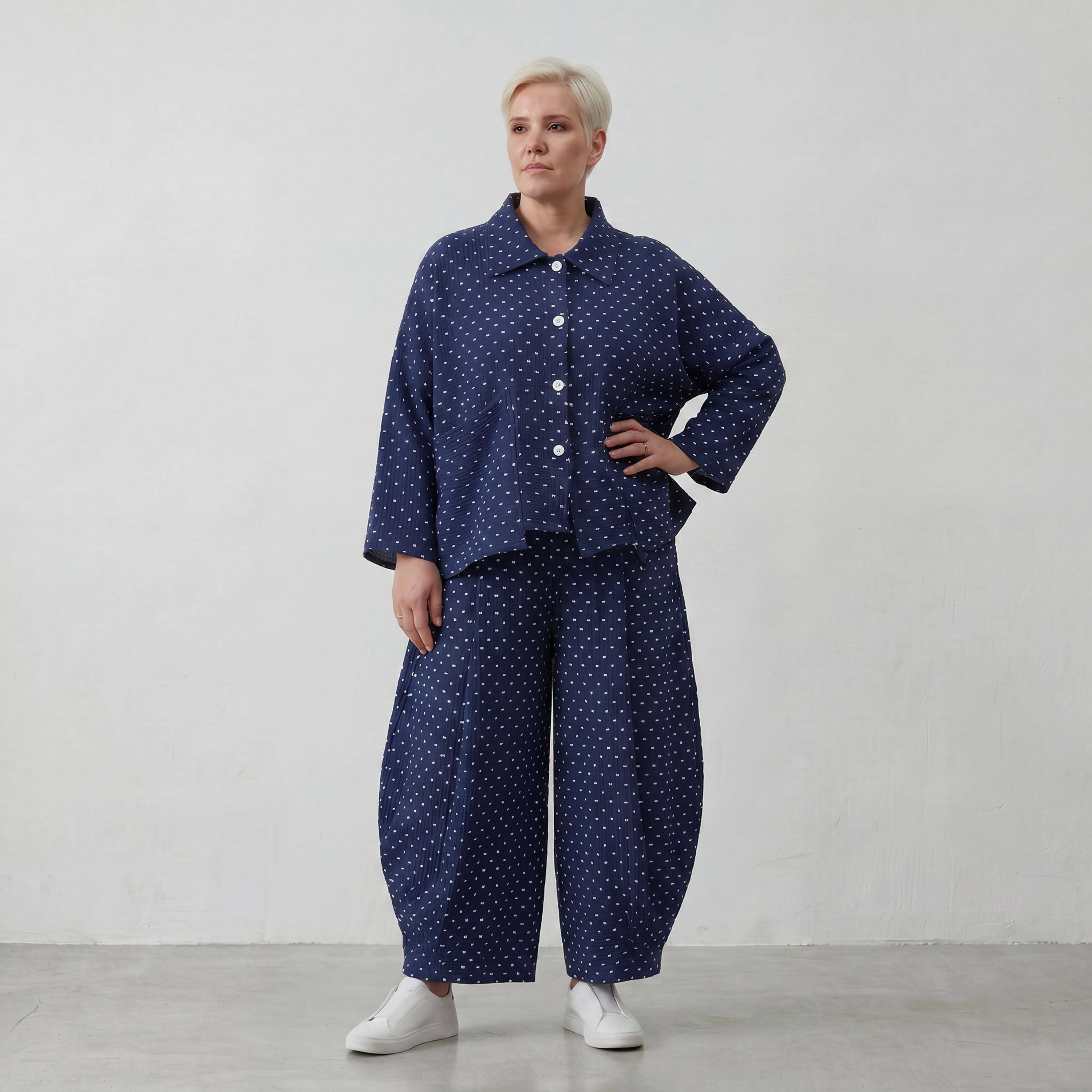 Zeitlose Oversize Jacquardjacke in Dunkelblau Weiß im sehr legeren Lagenlook mit Struktur