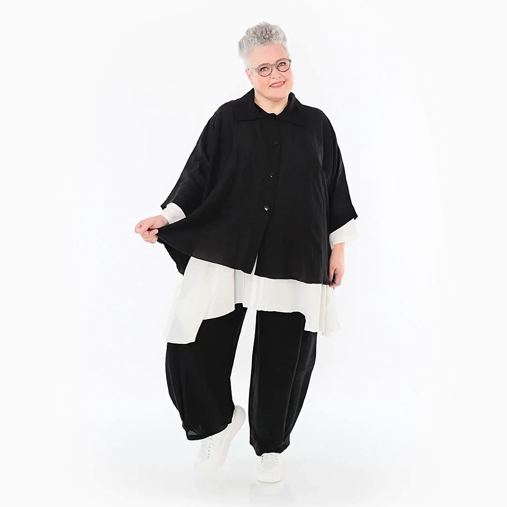  AKH Fashion Jacke in gerundeter Form, aus Viskose, 1490.07092, Schwarz, Ausgefallen