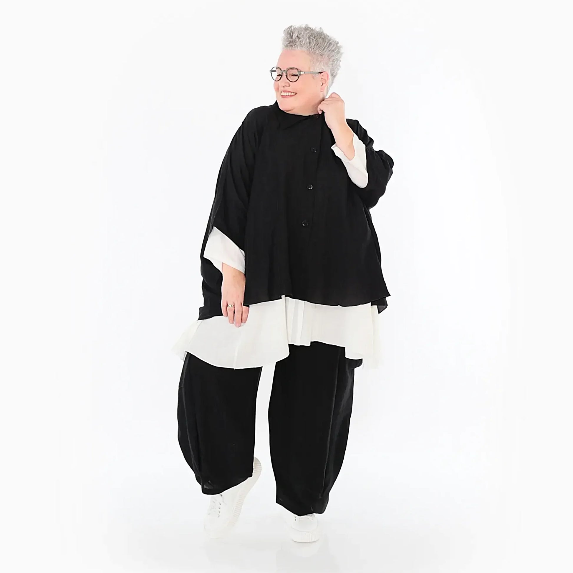  AKH Fashion Jacke in gerundeter Form, aus Viskose, 1490.07092, Schwarz, Ausgefallen