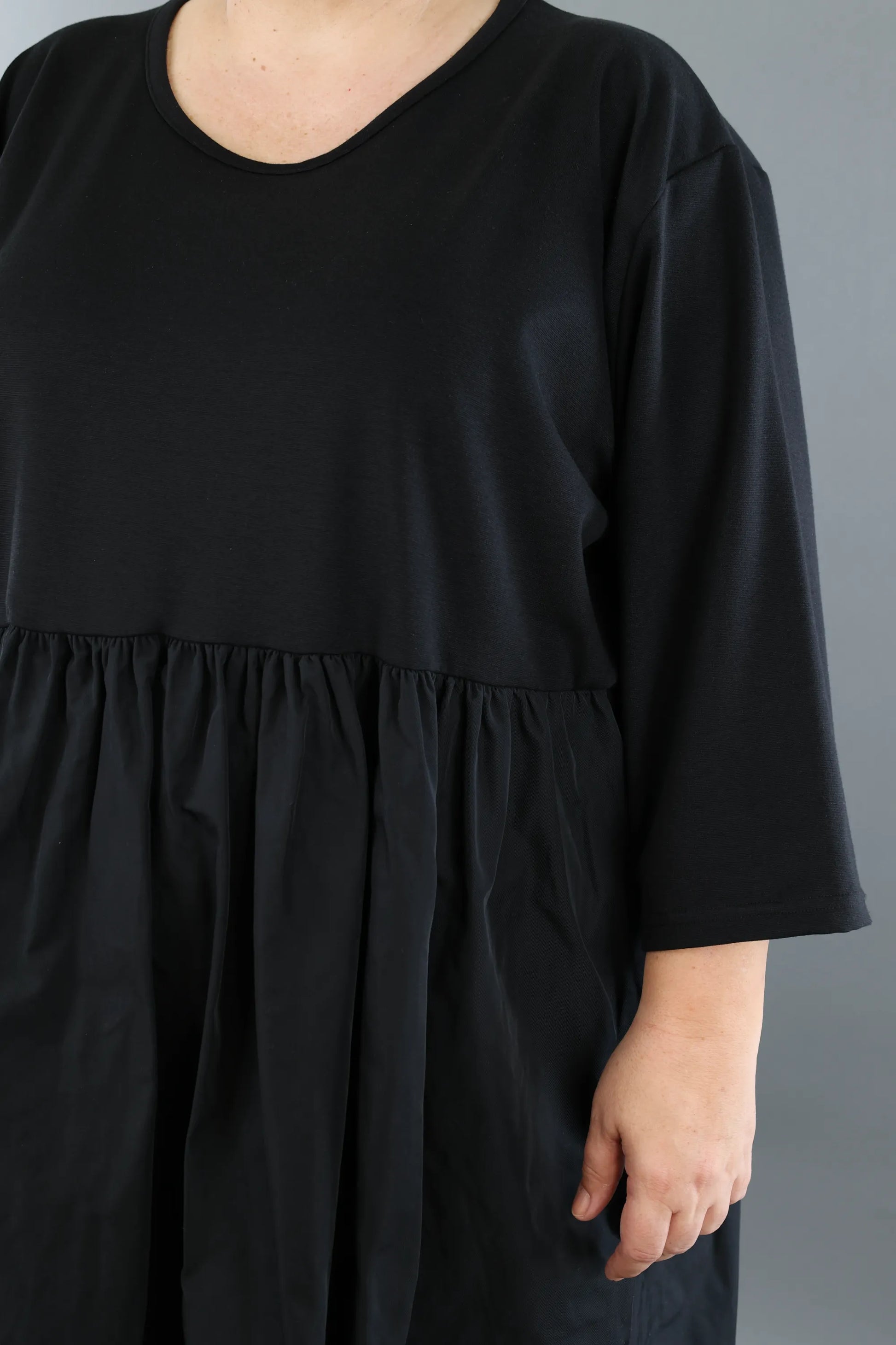 Ballonkleid von AKH Premium aus Materialmix, P1001.6967, Schwarz, Ausgefallen, Zeitlos