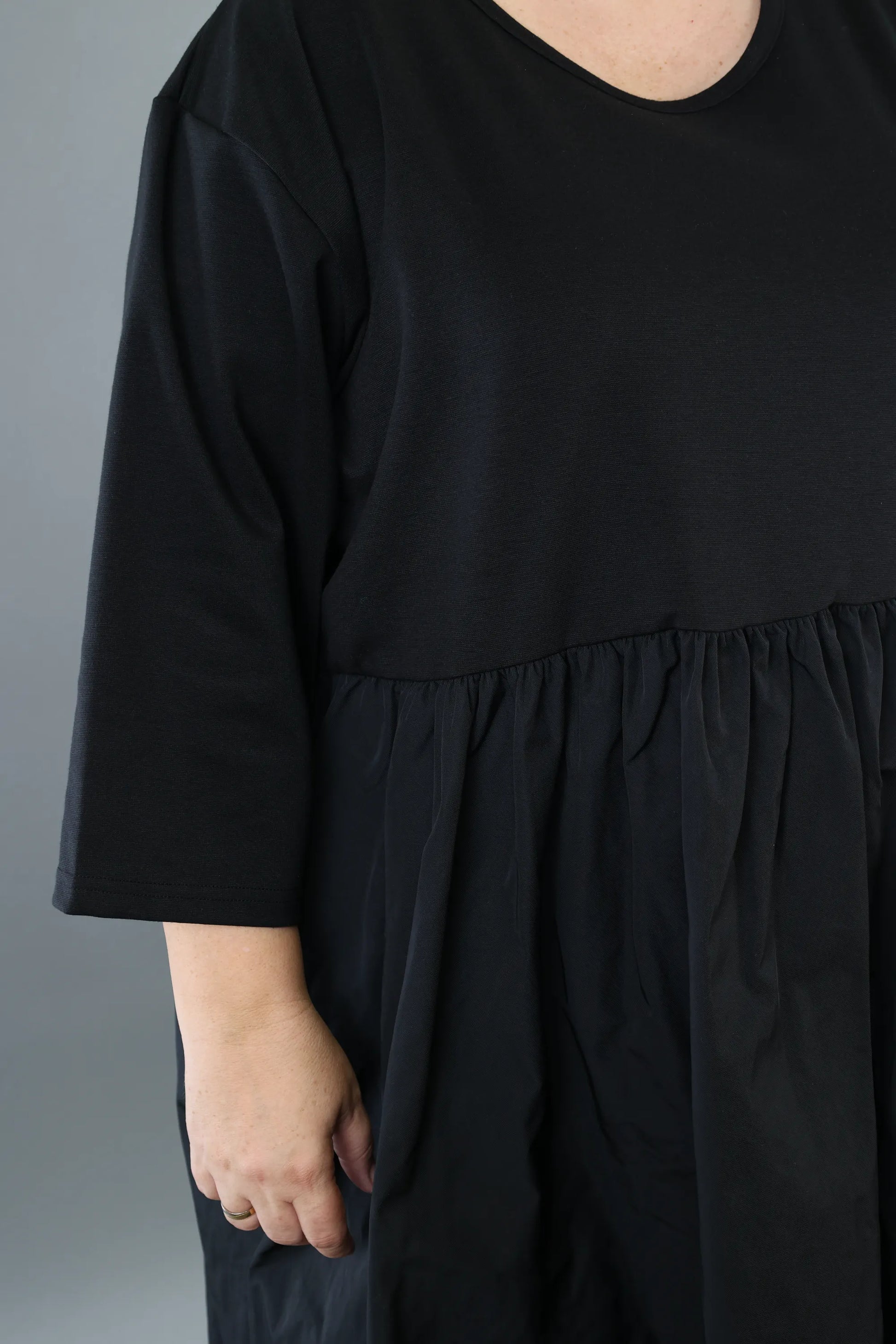  Ballonkleid von AKH Premium aus Materialmix, P1001.6967, Schwarz, Ausgefallen, Zeitlos