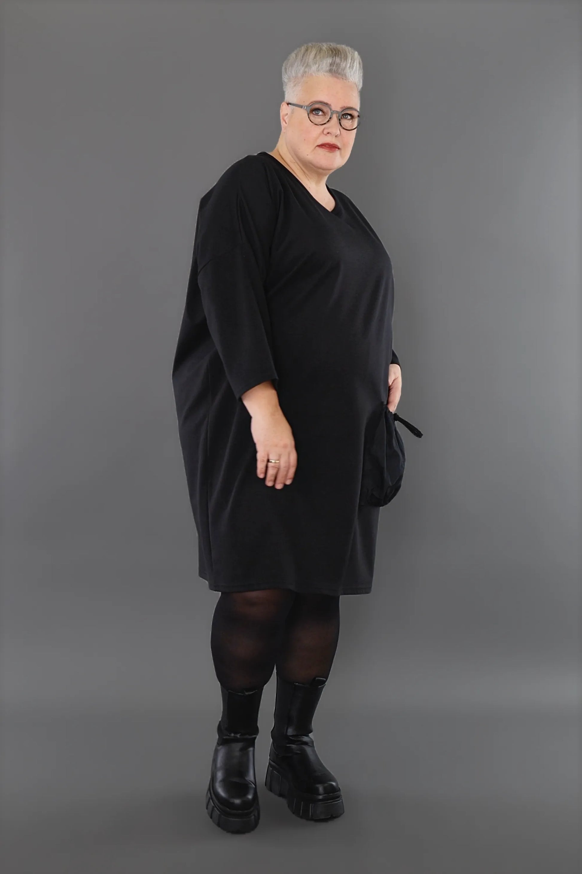  AKH Premium Kleid in gerader Form, aus Materialmix, P1001.7052, Schwarz, Ausgefallen