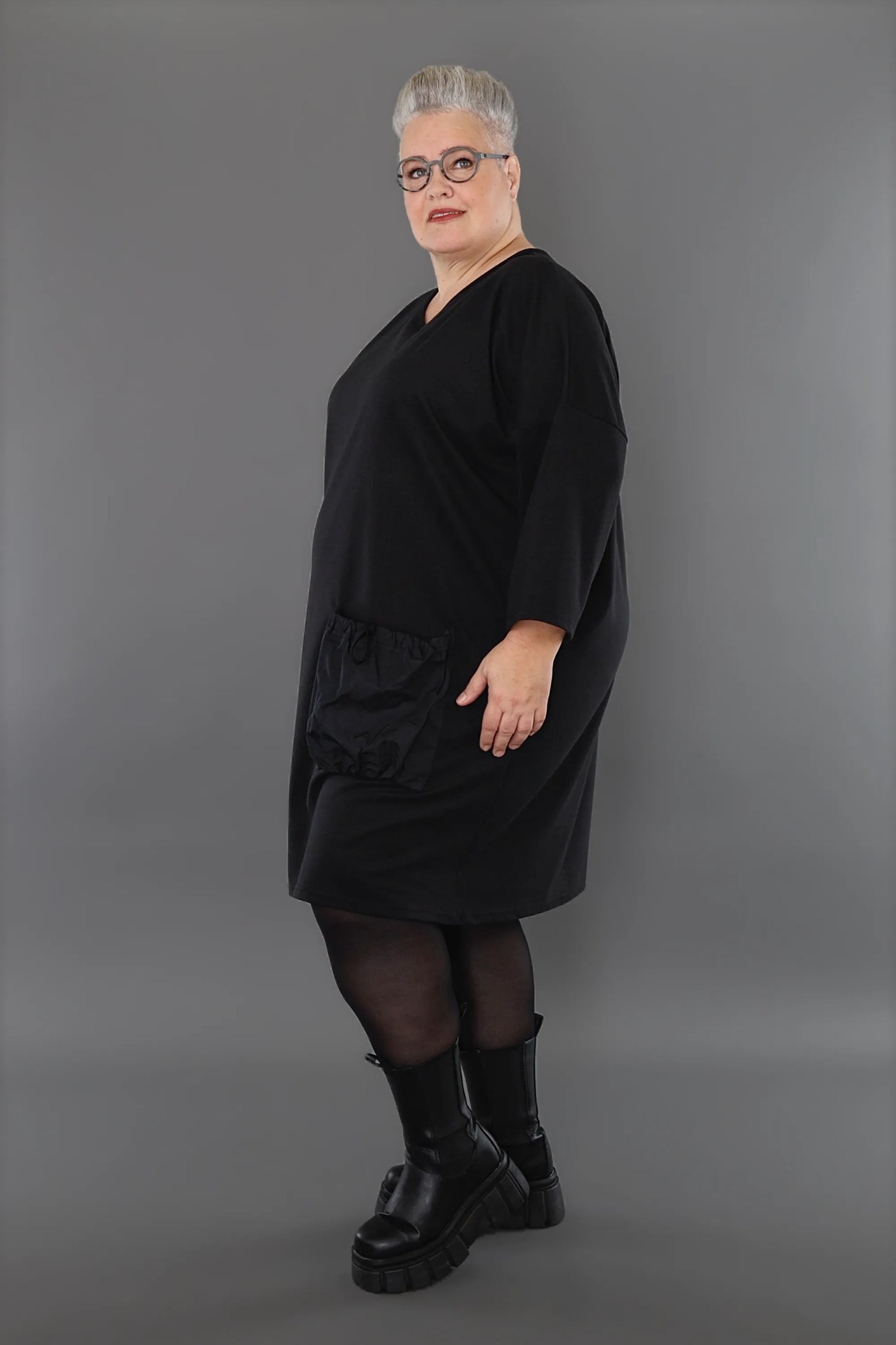  AKH Premium Kleid in gerader Form, aus Materialmix, P1001.7052, Schwarz, Ausgefallen