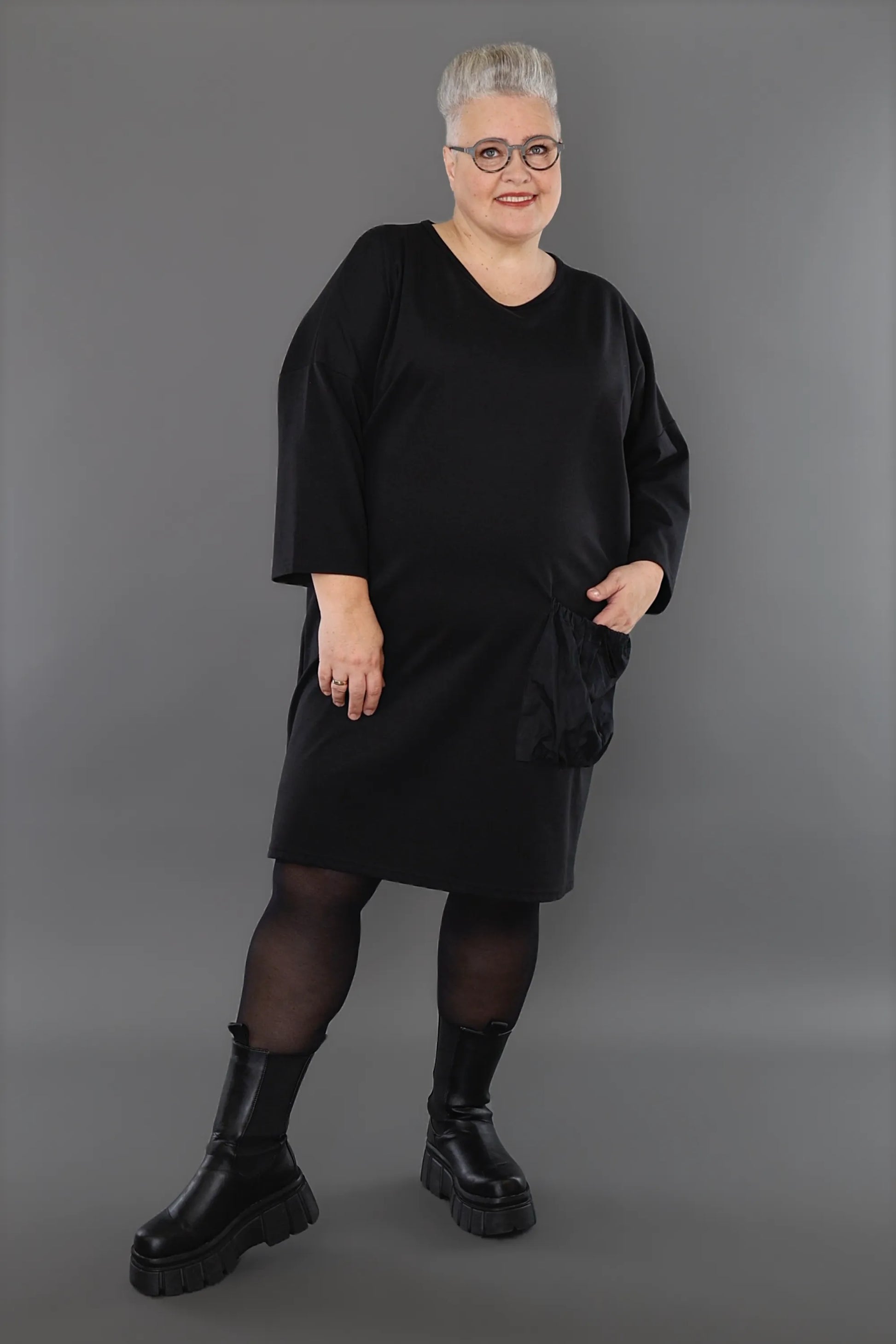  AKH Premium Kleid in gerader Form, aus Materialmix, P1001.7052, Schwarz, Ausgefallen