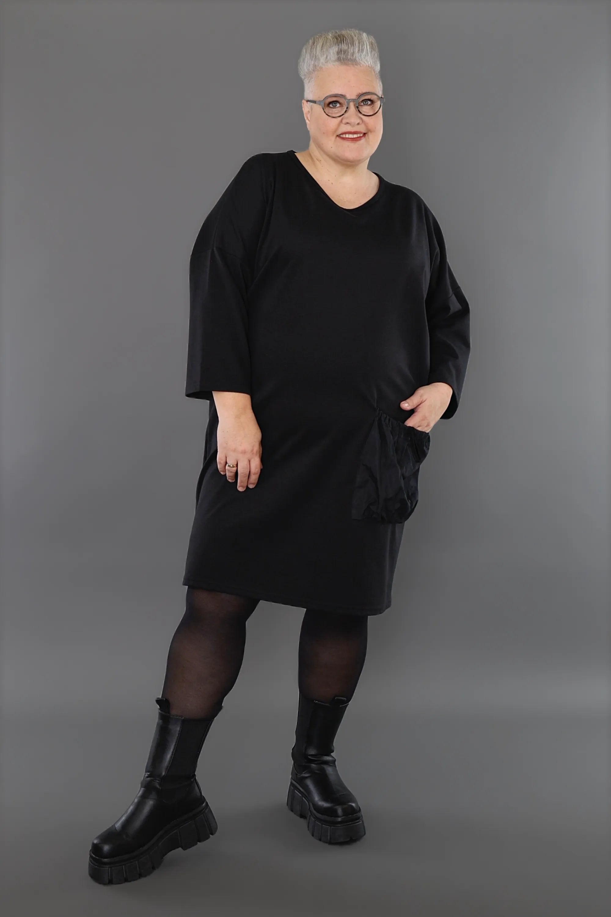  AKH Premium Kleid in gerader Form, aus Materialmix, P1001.7052, Schwarz, Ausgefallen