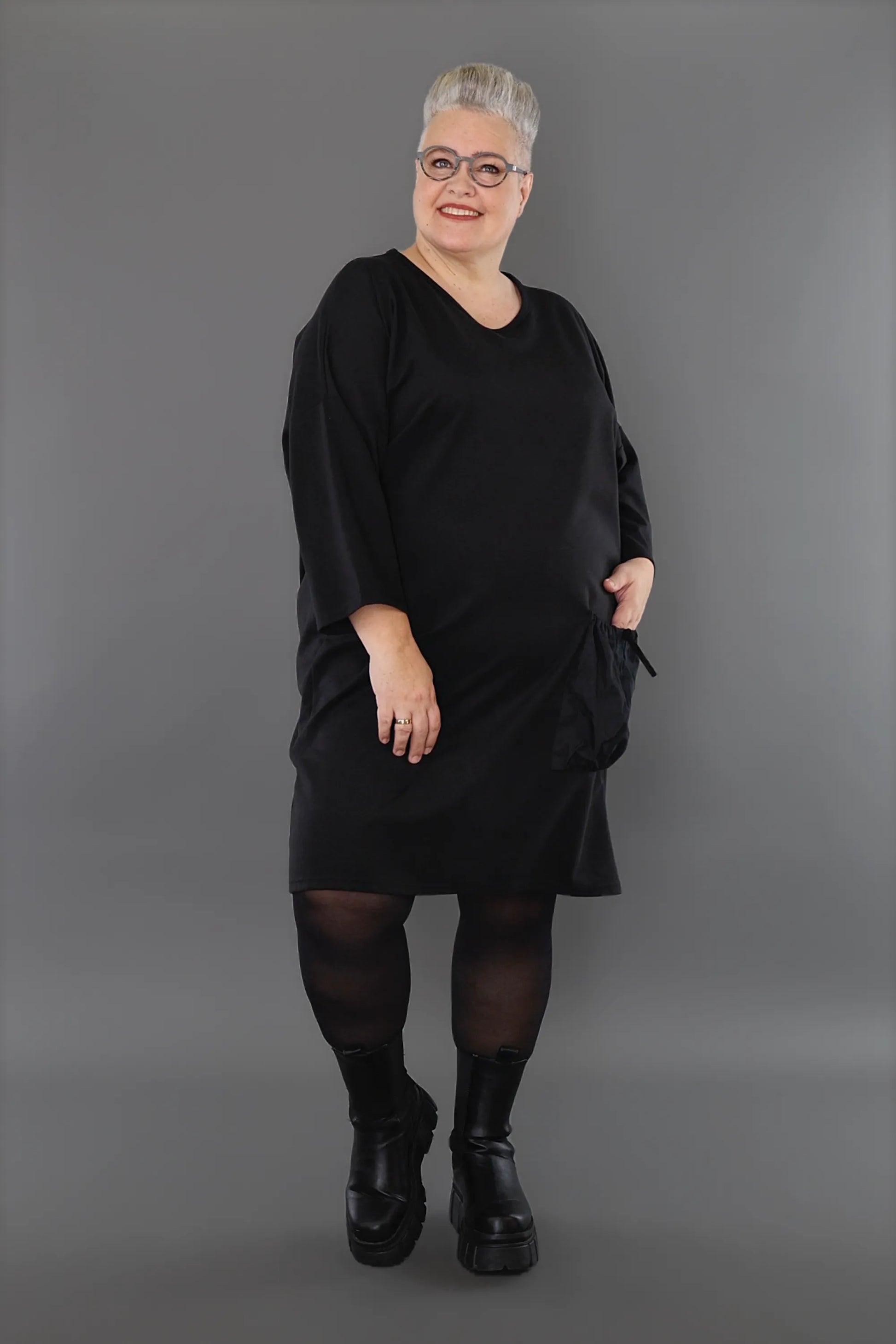  AKH Premium Kleid in gerader Form, aus Materialmix, P1001.7052, Schwarz, Ausgefallen