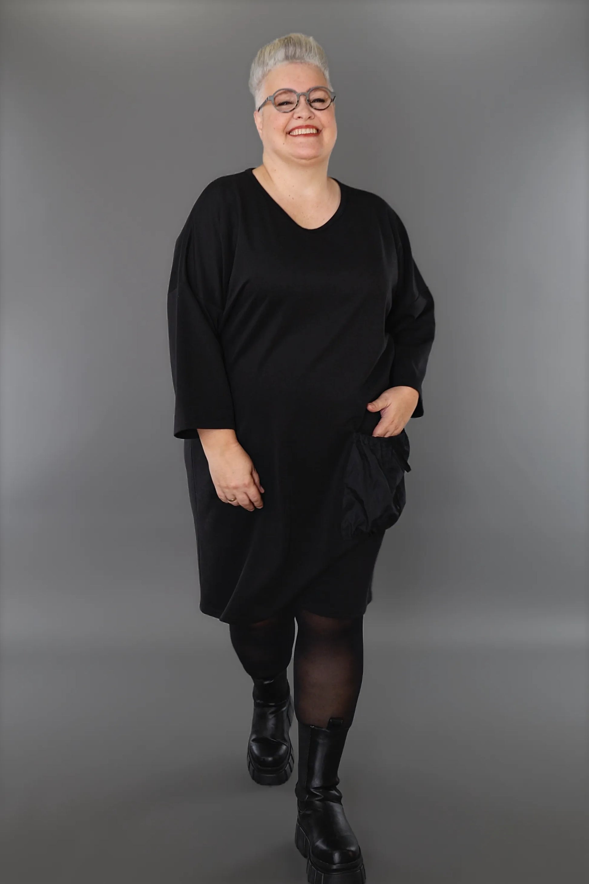  AKH Premium Kleid in gerader Form, aus Materialmix, P1001.7052, Schwarz, Ausgefallen