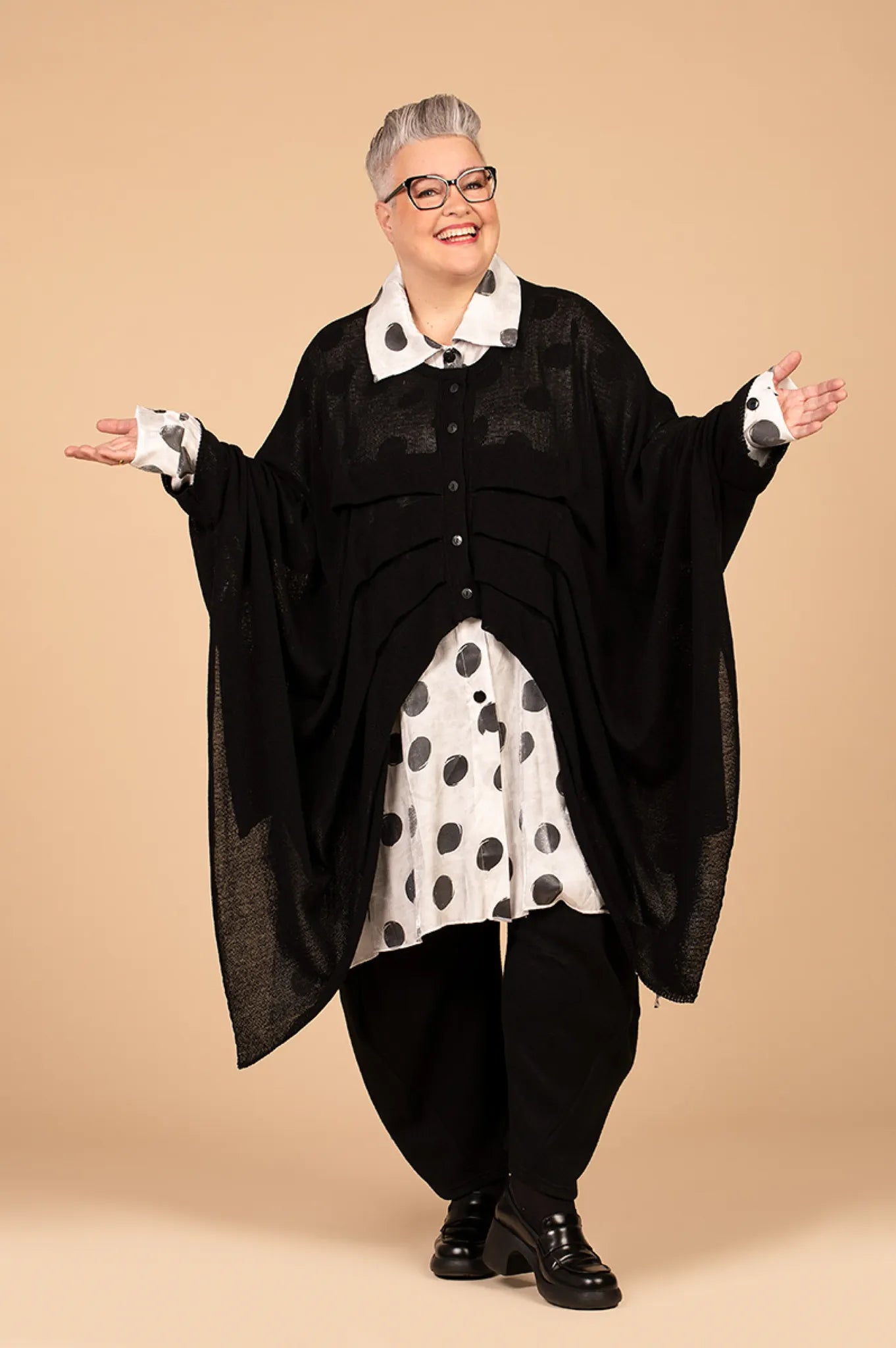  A-Form Jacke von AKH Premium aus Baumwolle, 1446.02512, Schwarz, Schick, Modern, Bequem