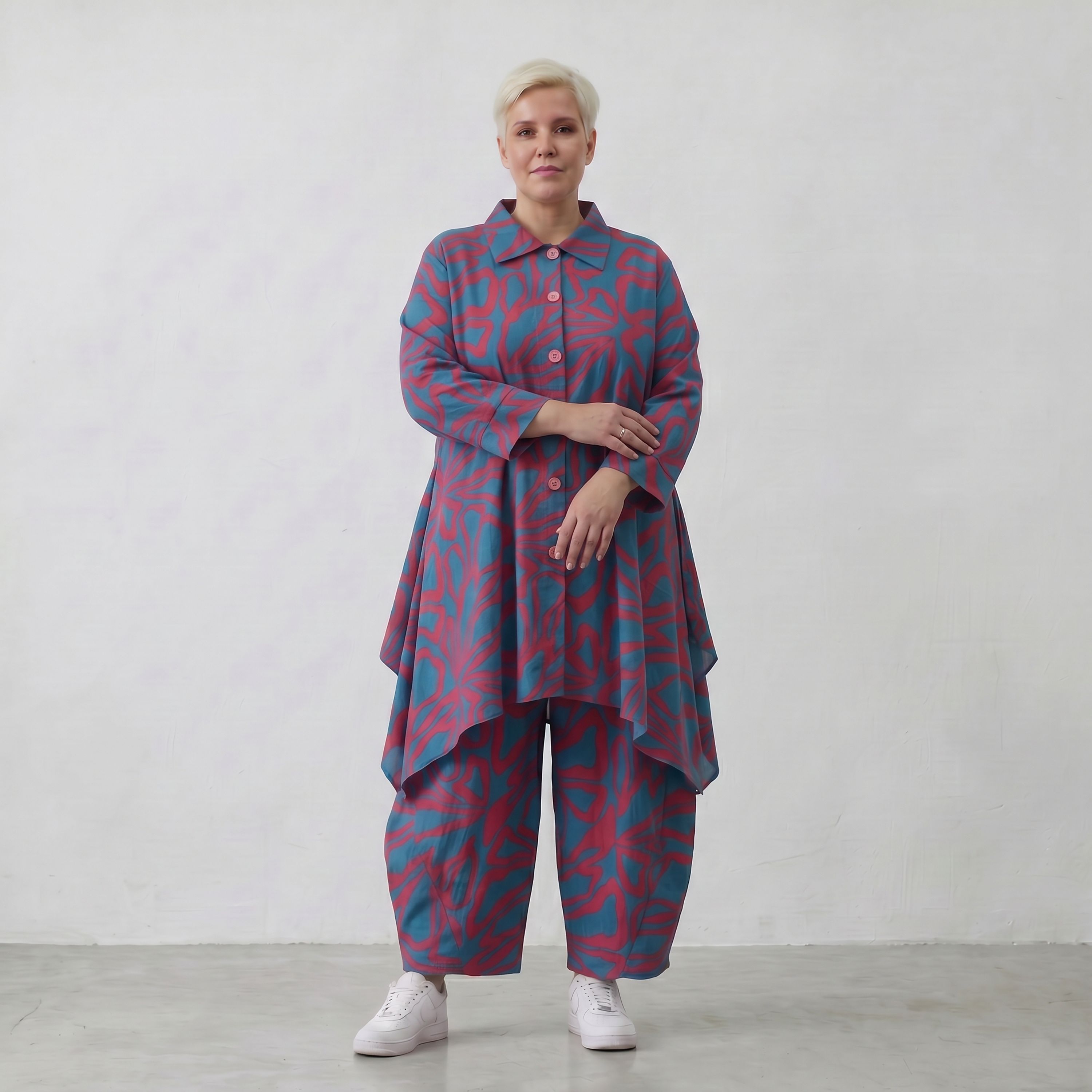 Luftige A-Form Jacke in blaurot mit Blüten Leinenlook Kragen Taschen und Zipfelsaum