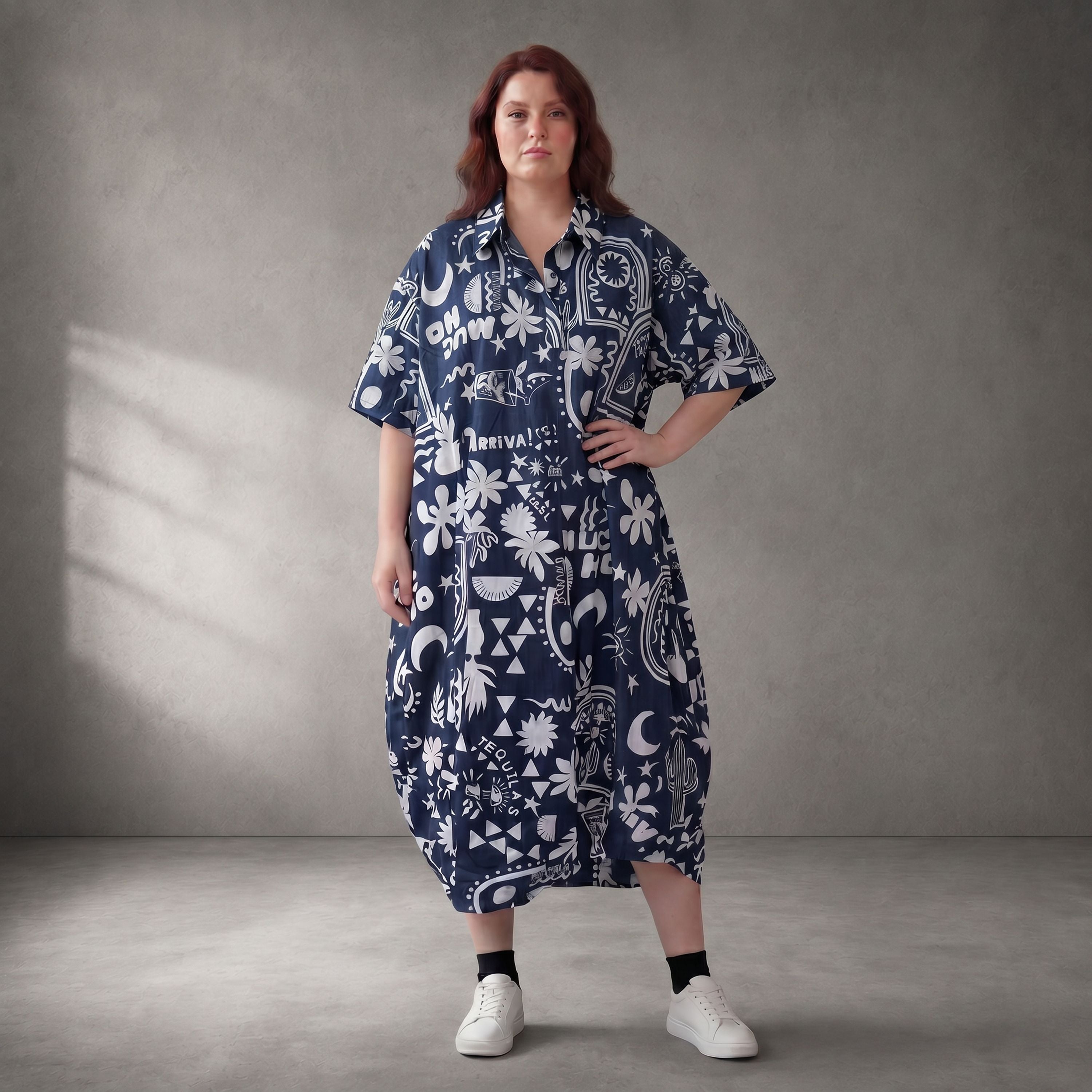 Luftiges Oversize Ballonkleid in Jeansblau Weiß mit Beachprint leger zeitlos ausgefallen