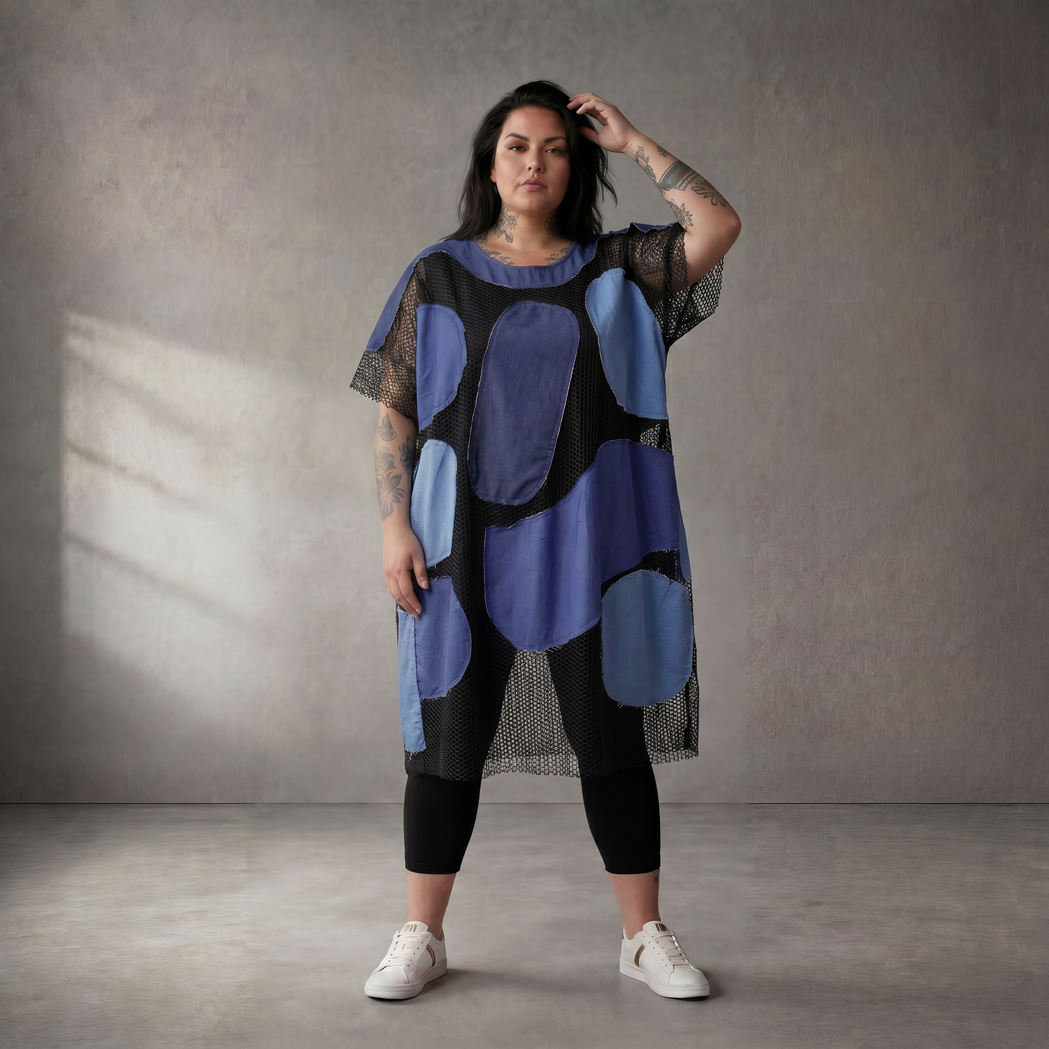 Luftiges Netzshirt Blau Schwarz im Layerlook Oversize locker modern zeitlos Sommer Style