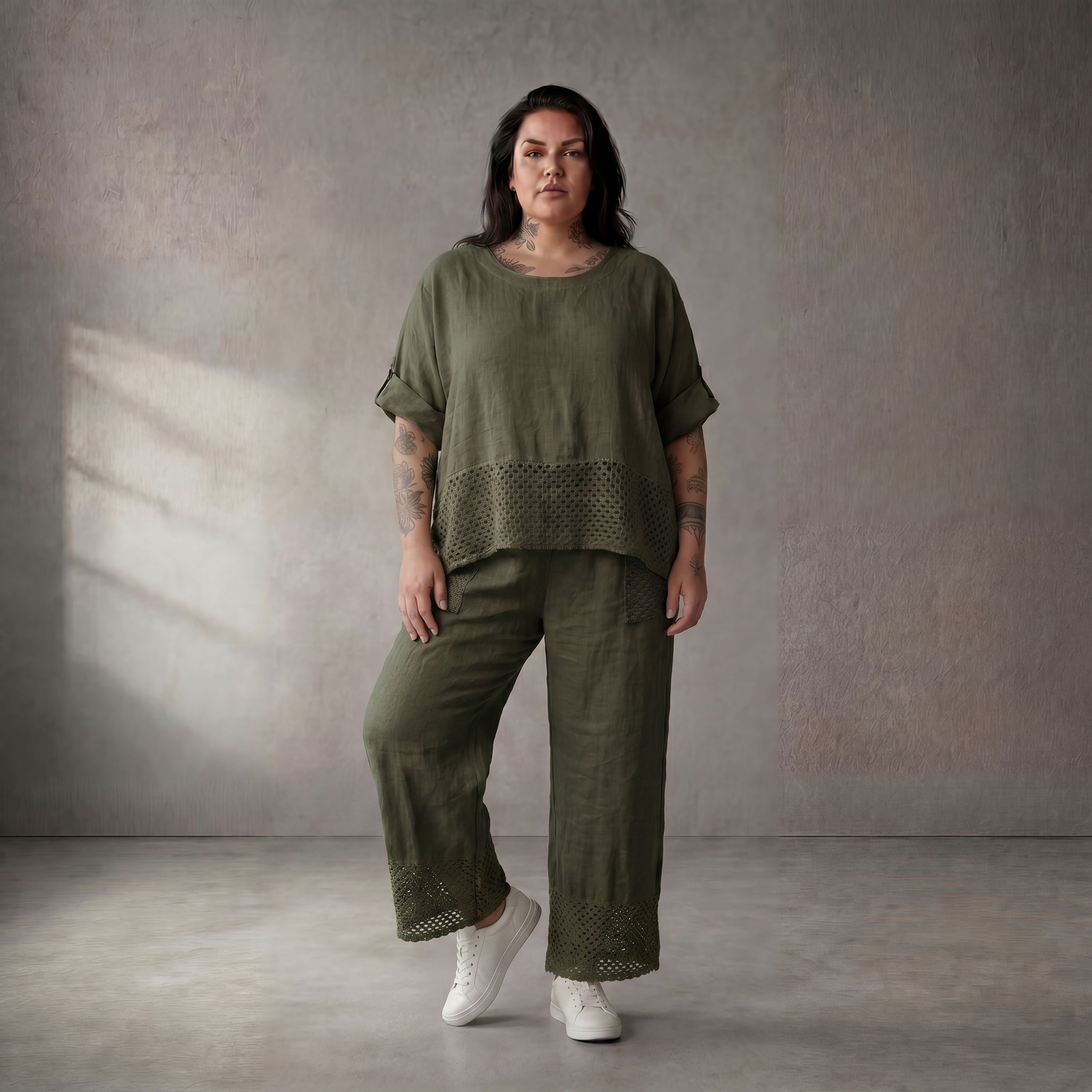 Zeitlose Khaki Leinenhose im entspannten Lagenlook mit besonderem Strickdetail Oversize
