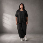 Zeitlose luftige schwarze Leinenhose im Lagenlook mit Strickdetails leger und ausgefallen