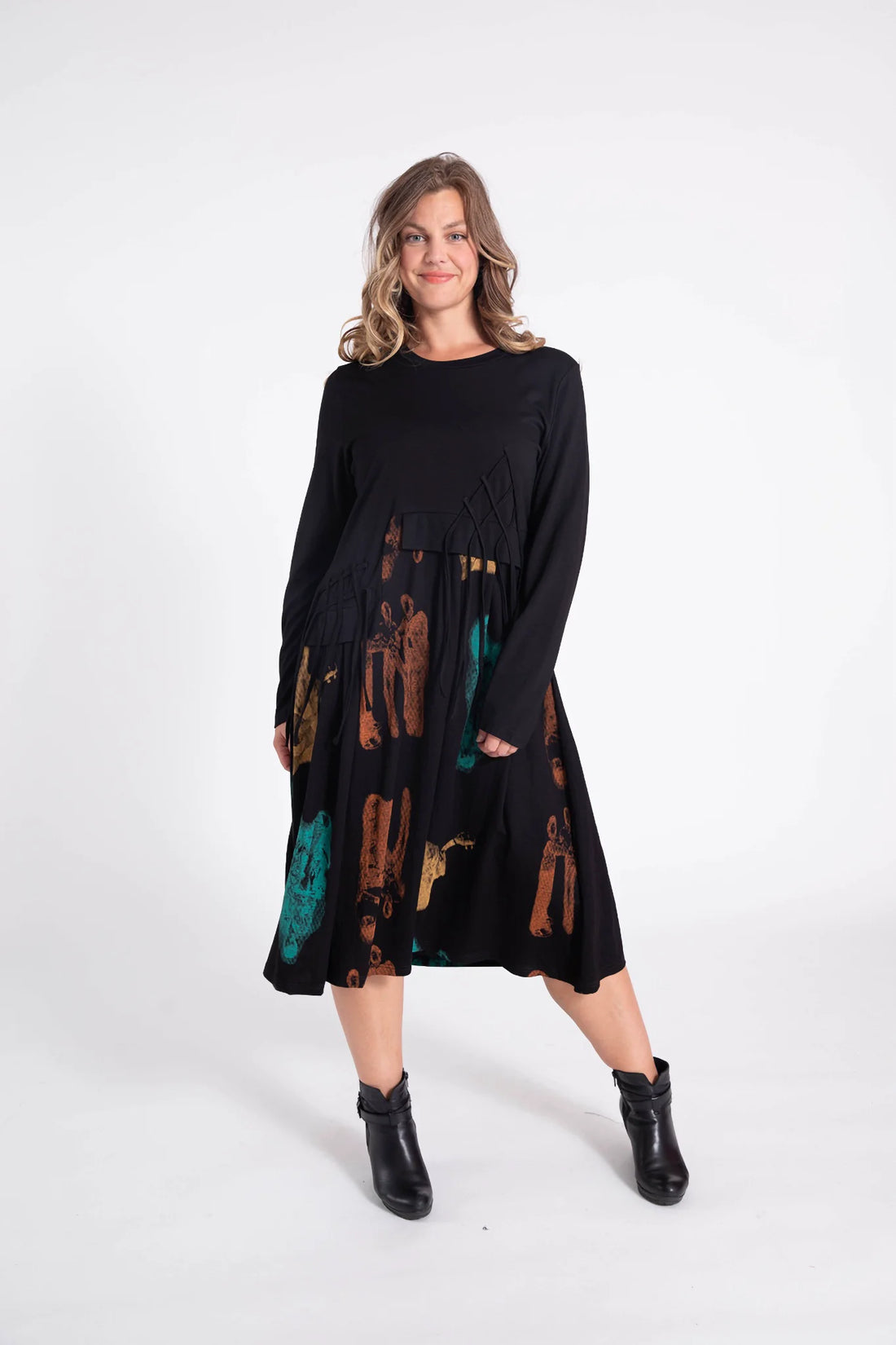  Schickes Oversize Kleid in Schwarz-Multi aus feiner Viskose für den modernen Curvy Look