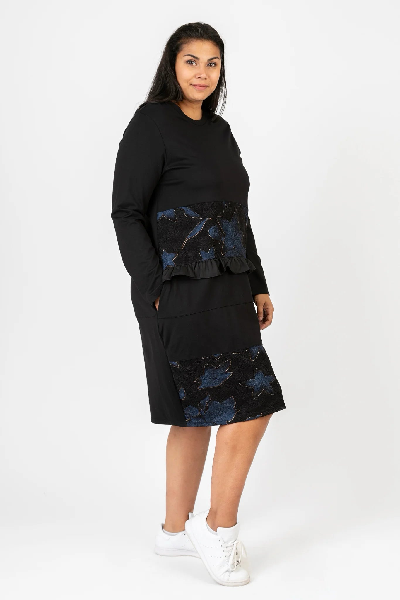  Pomme Rouge Kleid in gerader Form, aus Viskose, C6623, Schwarz-Blau, Blumen, Schick