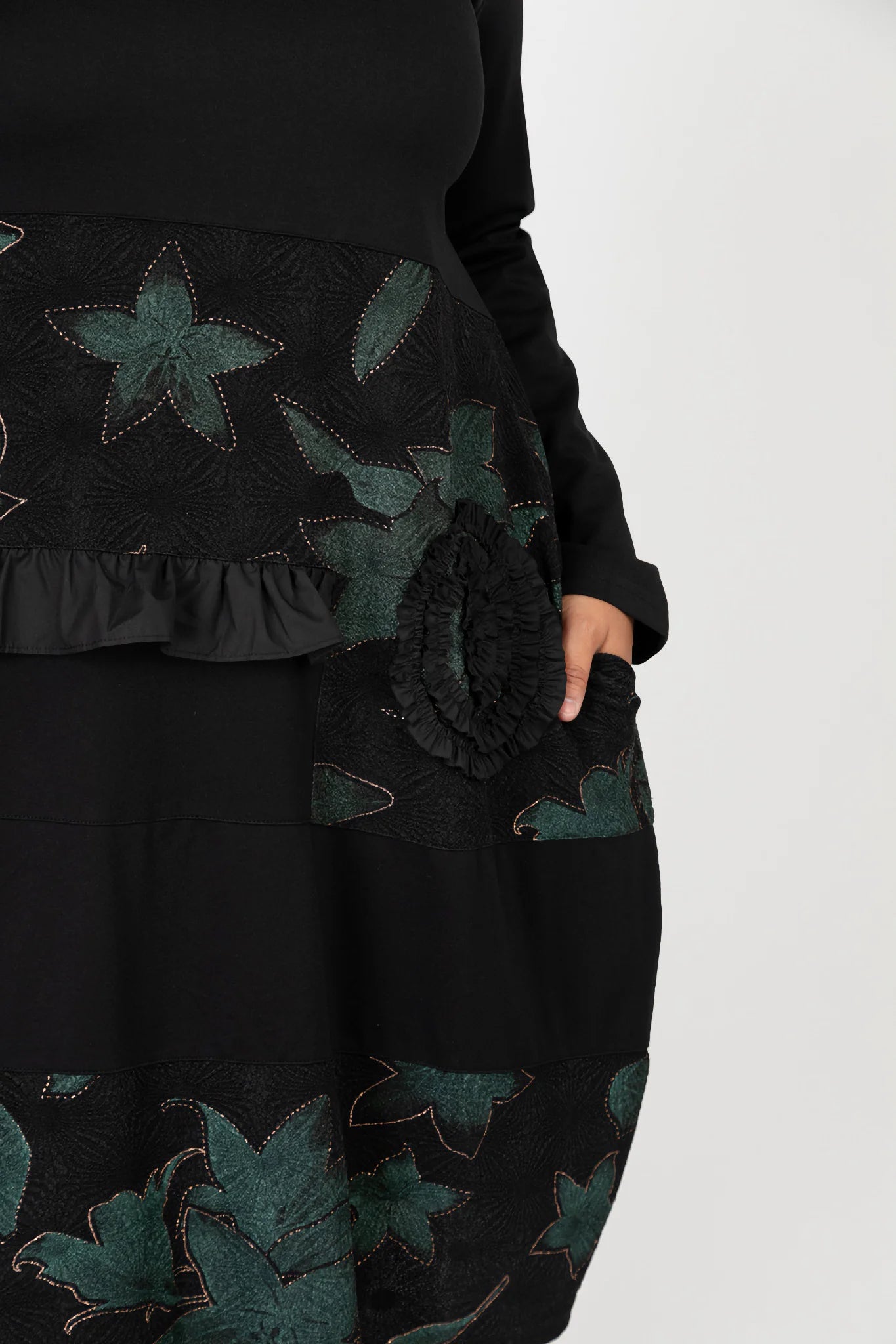  Pomme Rouge Kleid in gerader Form, aus Viskose, C6623, Schwarz-Grün, Blumen, Schick