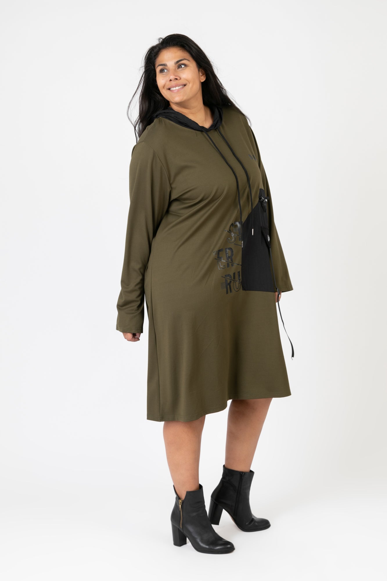  Elegantes Khaki-schwarzes Kleid mit Kapuze aus hochwertiger Viskose für Komfort und Style