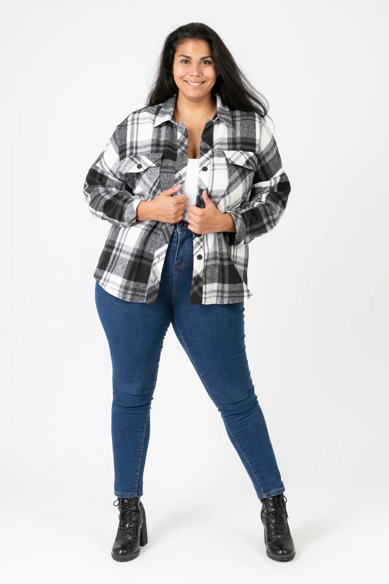  Kuschelweiche Fleece- und Flanelljacke im klassischen Karomuster für Plus Size und Curvy Mode