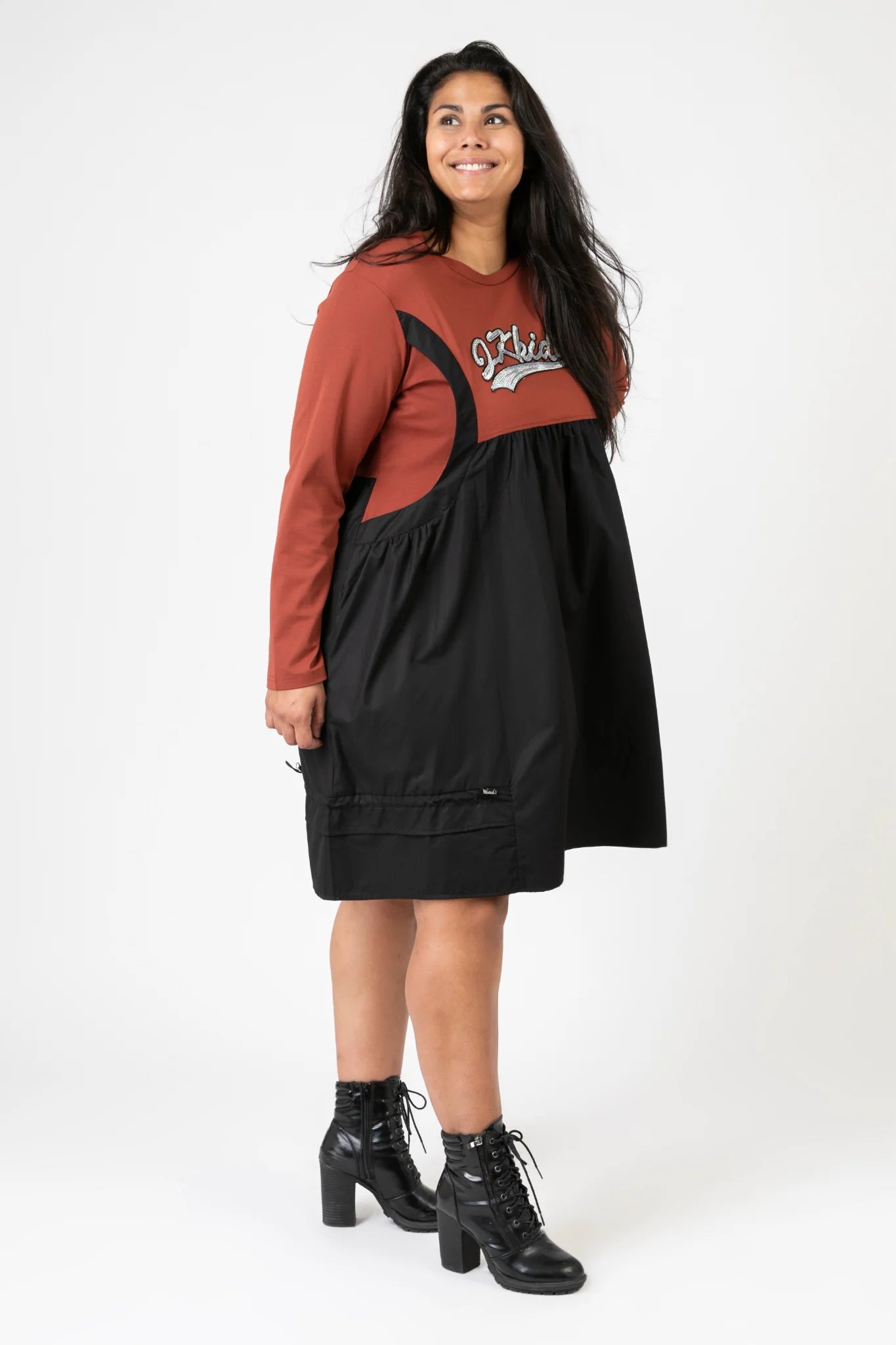  Pomme Rouge Kleid in gerader Form, aus Viskose, C6652, Rost-Schwarz-Silber, Buchstaben