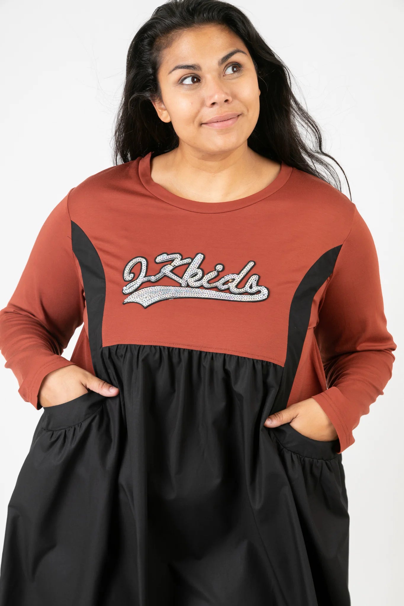  Pomme Rouge Kleid in gerader Form, aus Viskose, C6652, Rost-Schwarz-Silber, Buchstaben