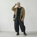 Fein gestrickte leichte Lagenlook Jacke im Oversize Stil mit Schalkragen und Memorytaft, Sand/Schwarz