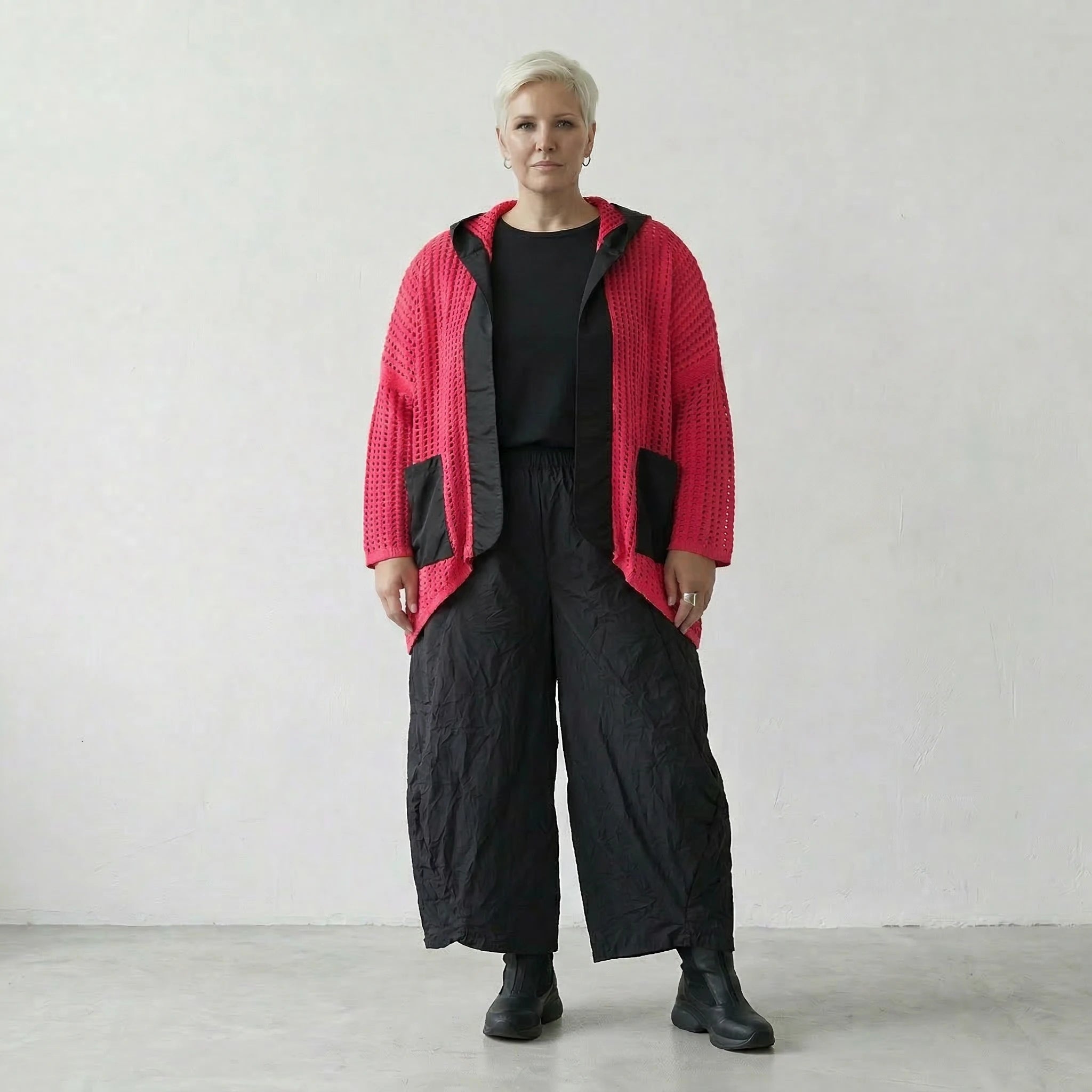 Zeitlos leichte Strickjacke im ausgefallenen Lagenlook mit luftigem Schalkragen und feiner Struktur, Fuchsia/Schwarz