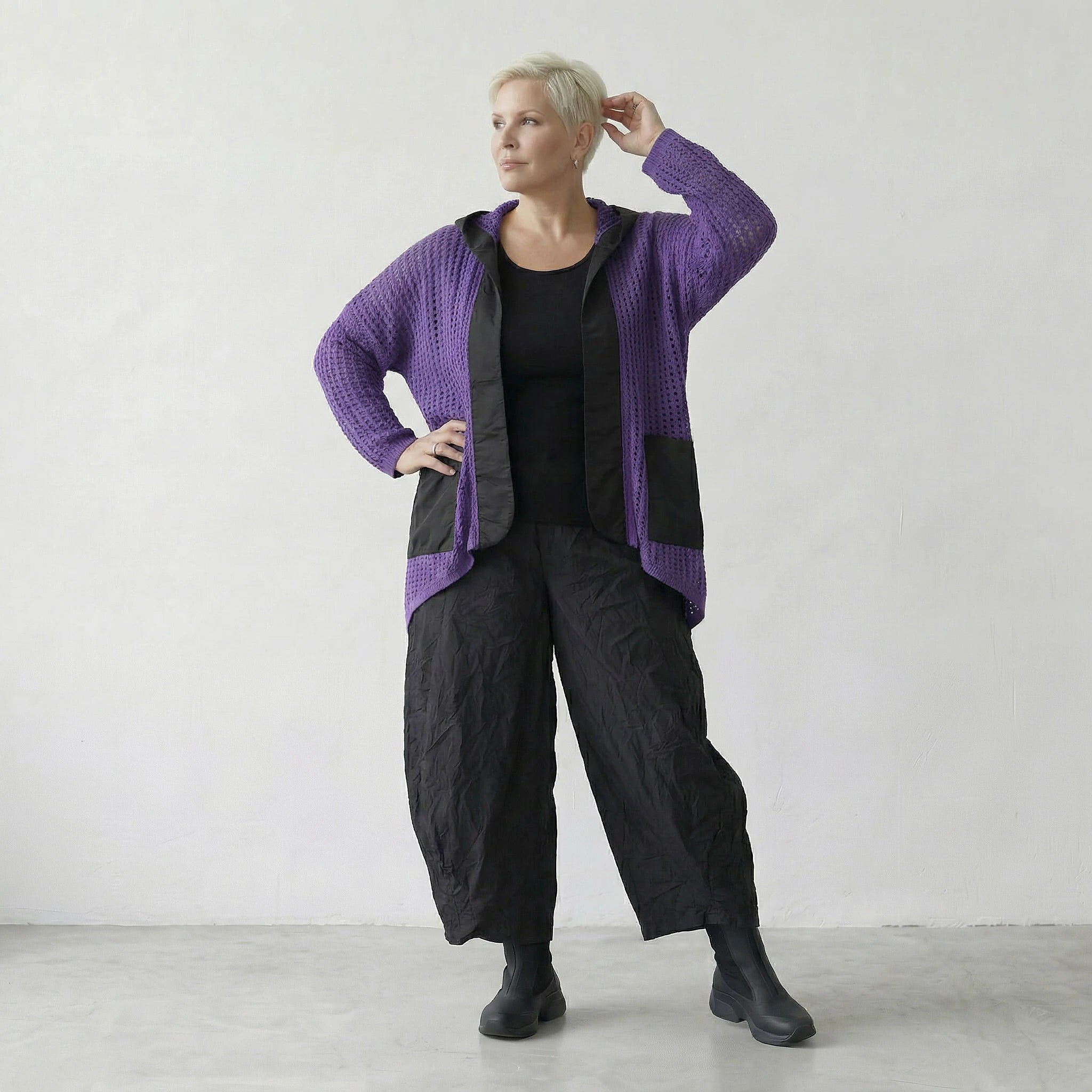 Ausgefallene Lagenlook Jacke aus feiner Baumwolle in gerader Oversize Form, luftig, leicht, Violett/Schwarz