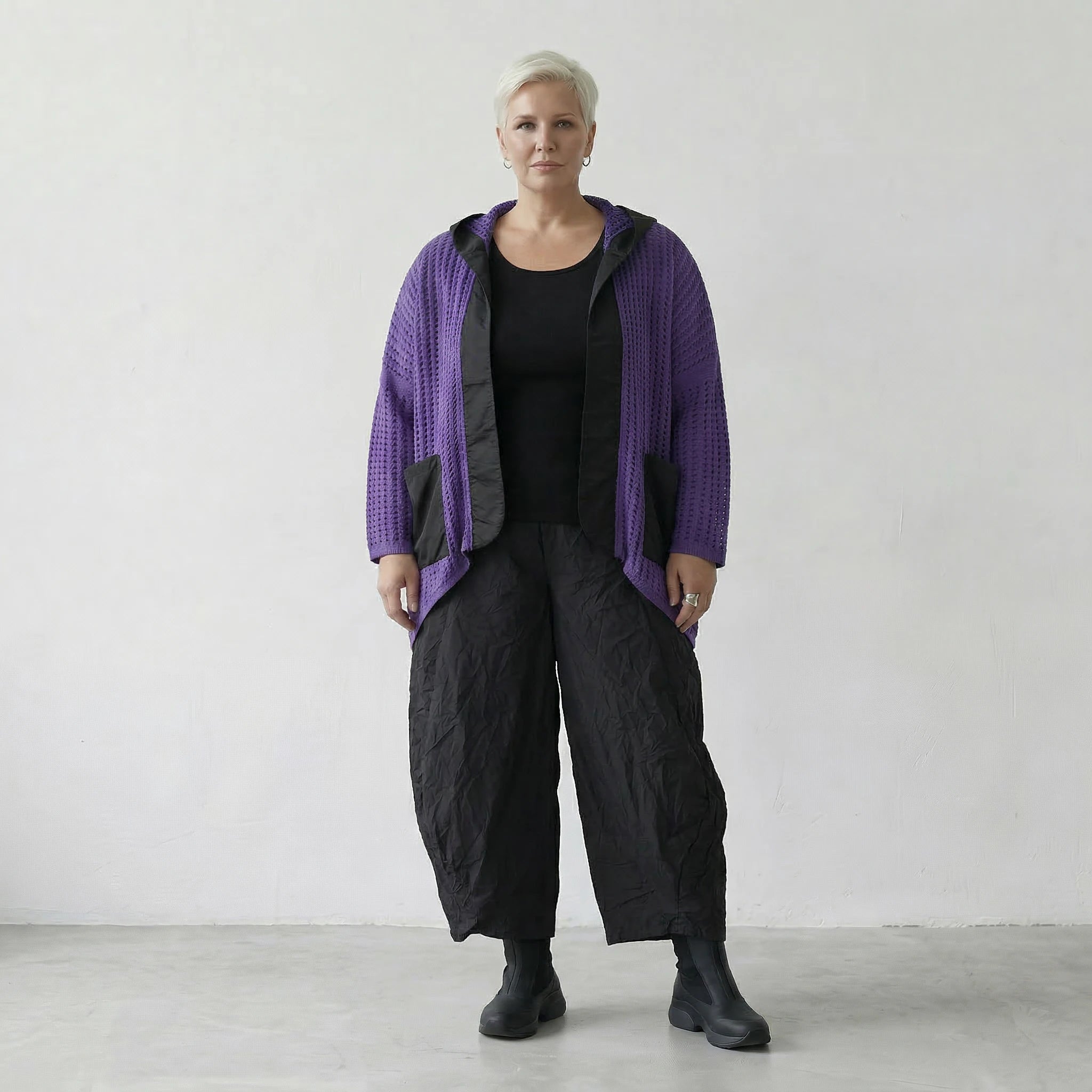 Ausgefallene Lagenlook Jacke aus feiner Baumwolle in gerader Oversize Form, luftig, leicht, Violett/Schwarz