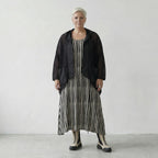 Zeitlos elegante Strickjacke im legeren Lagenlook mit feiner Lochstruktur und Memorytaft, Schwarz