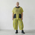 Zeitlos legeres Oversize Lagenlook Shirt aus feinem Baumwollstrick mit Kapuze, modern, Lime/Schwarz