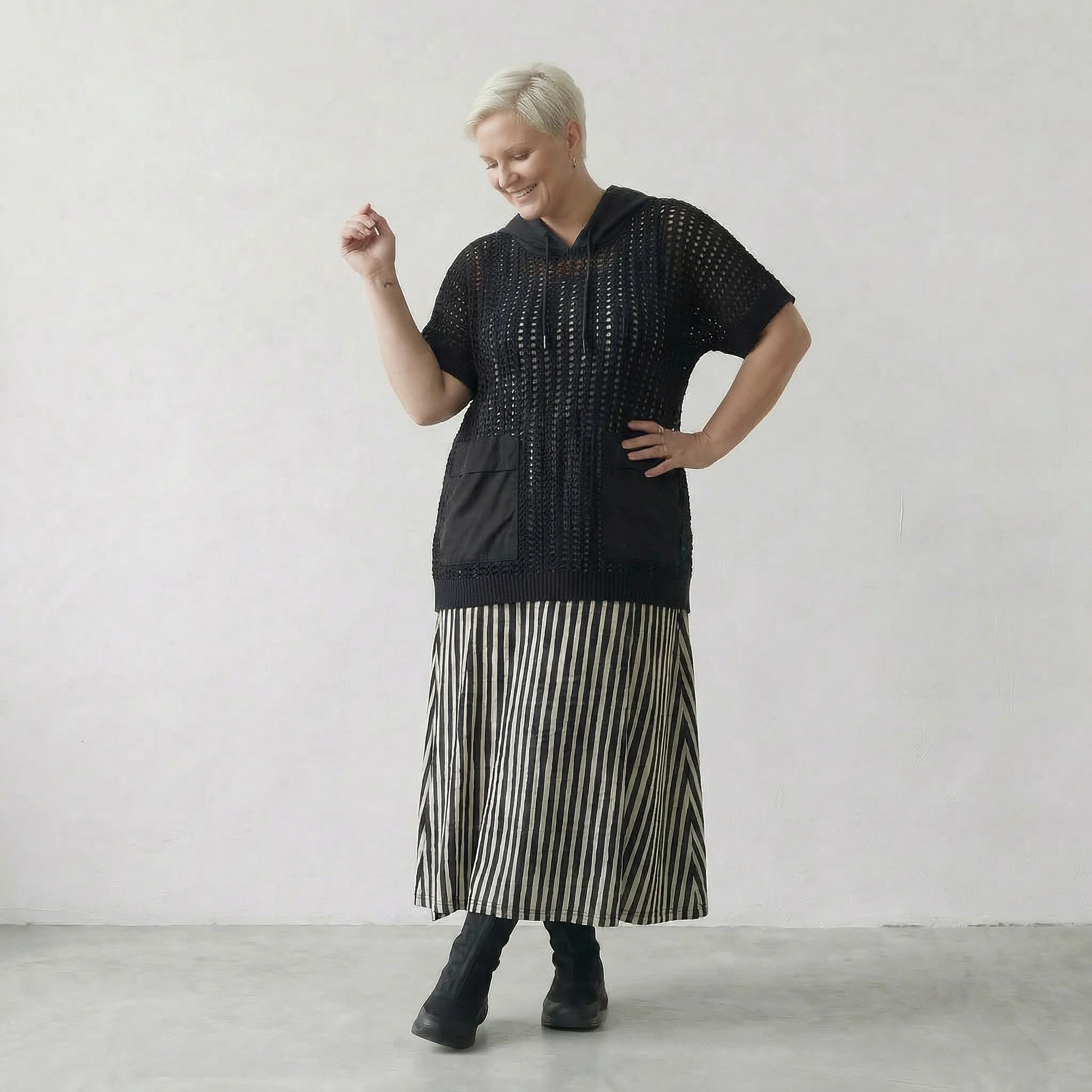 Luftiges Oversize Shirt aus leichter Baumwolle im ausgefallenen Lagenlook mit Kapuze, Schwarz