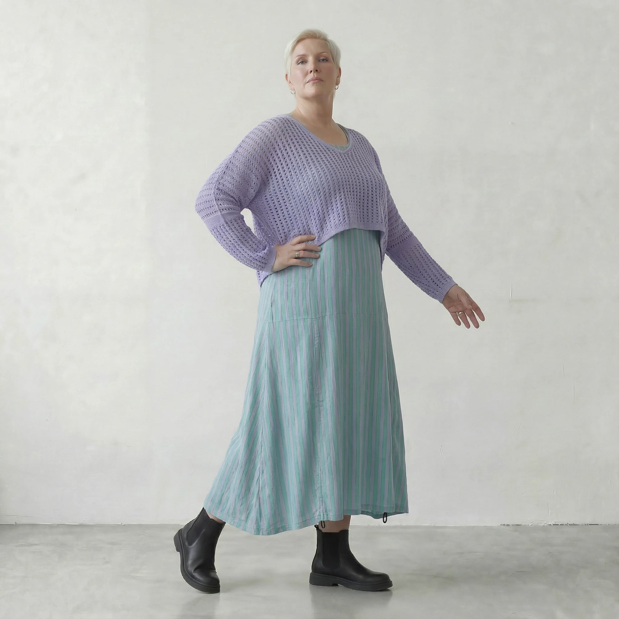Stilvoller Lagenlook Überwurf aus feiner Baumwolle in kastiger Oversize-Form mit Loch Struktur, Flieder