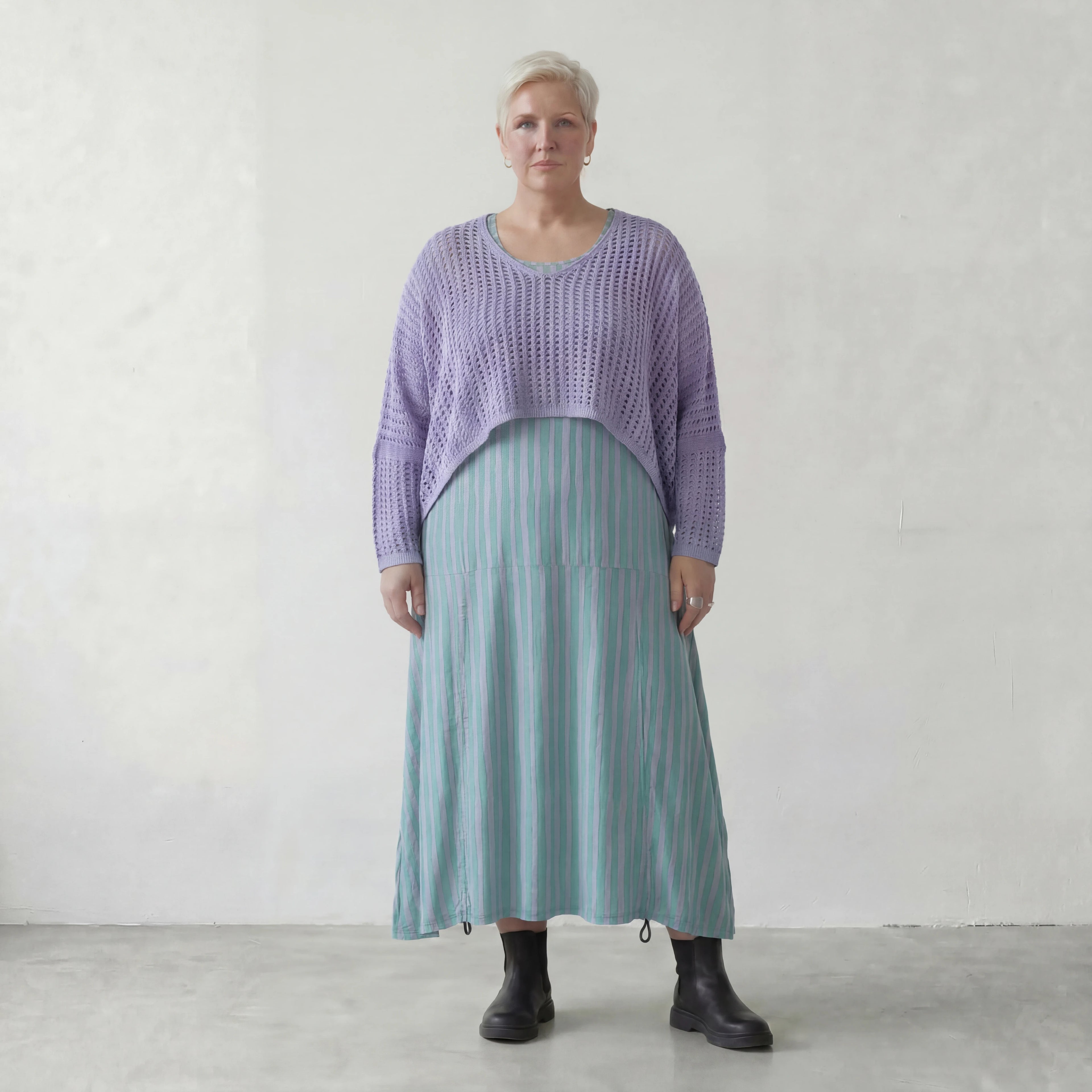 Stilvoller Lagenlook Überwurf aus feiner Baumwolle in kastiger Oversize-Form mit Loch Struktur, Flieder