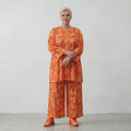 Leichtes Oversize Lagenlook Shirt aus feiner Baumwoll Popeline mit Batikmuster und Nahttaschen, Orange
