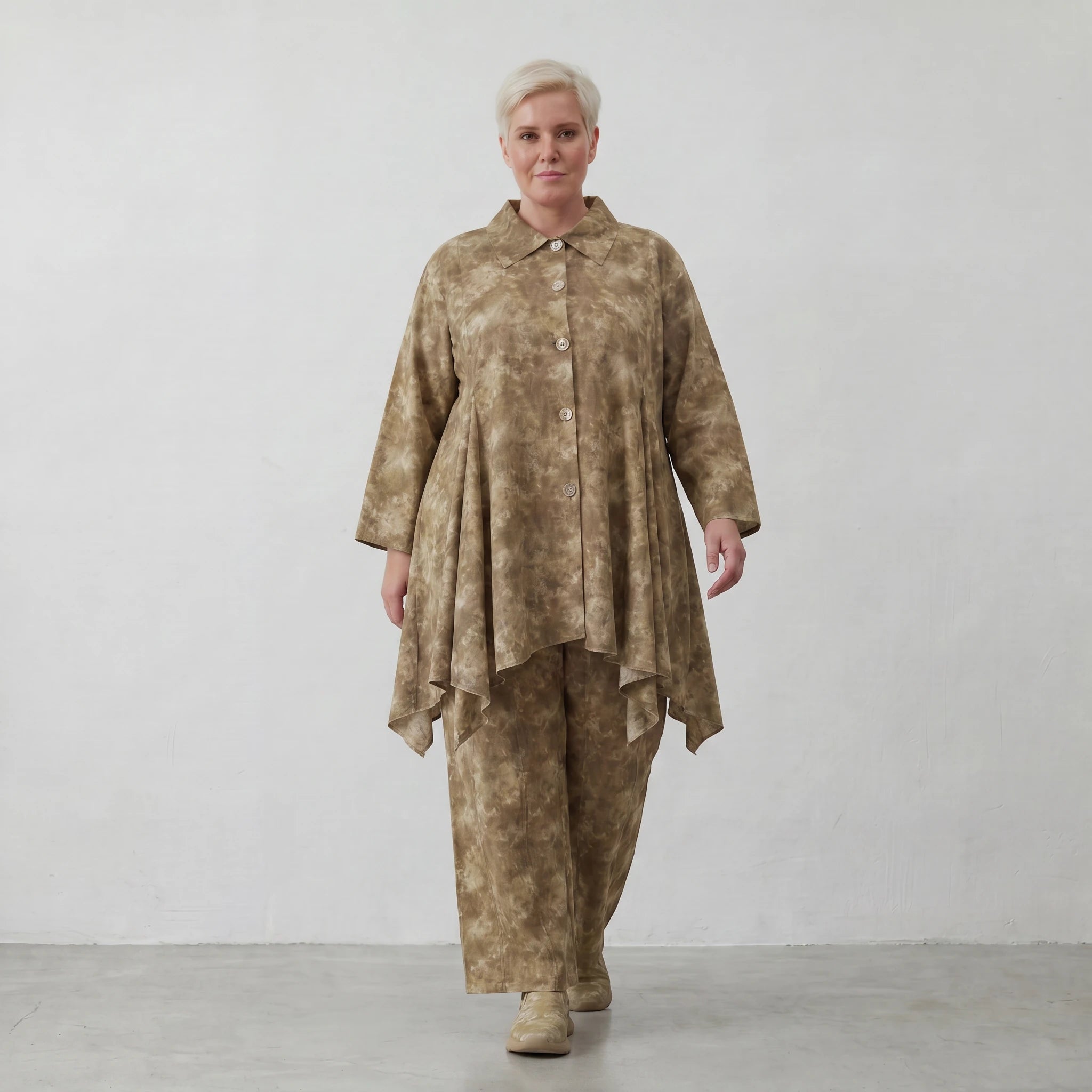 Zeitlos verspielte Bluse in Glockenform aus leichter Baumwoll-Popeline im legeren Lagenlook, Camel