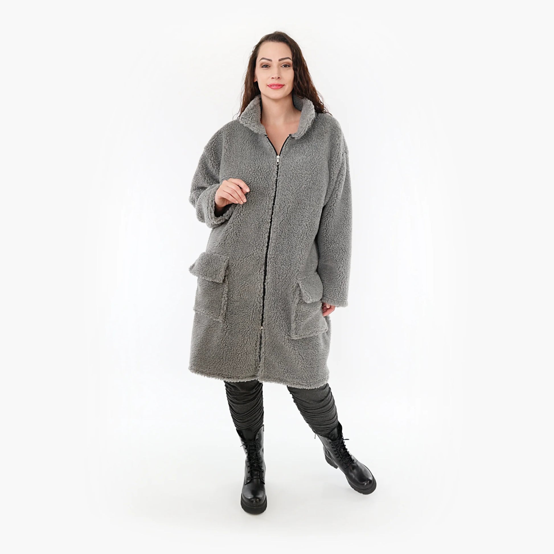  Stylische Oversize-Jacke mit Stehkragen und aufgesetzten Taschen für Plus-Size-Fashion-Liebhaber