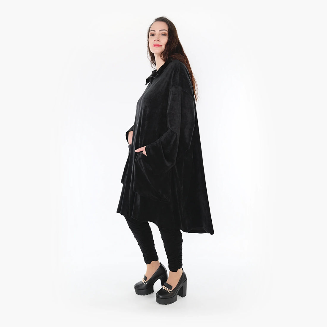  Stylischer Vokuhila-Mantel aus weichem Fleece in lässigem Plus Size für einen modernen Look