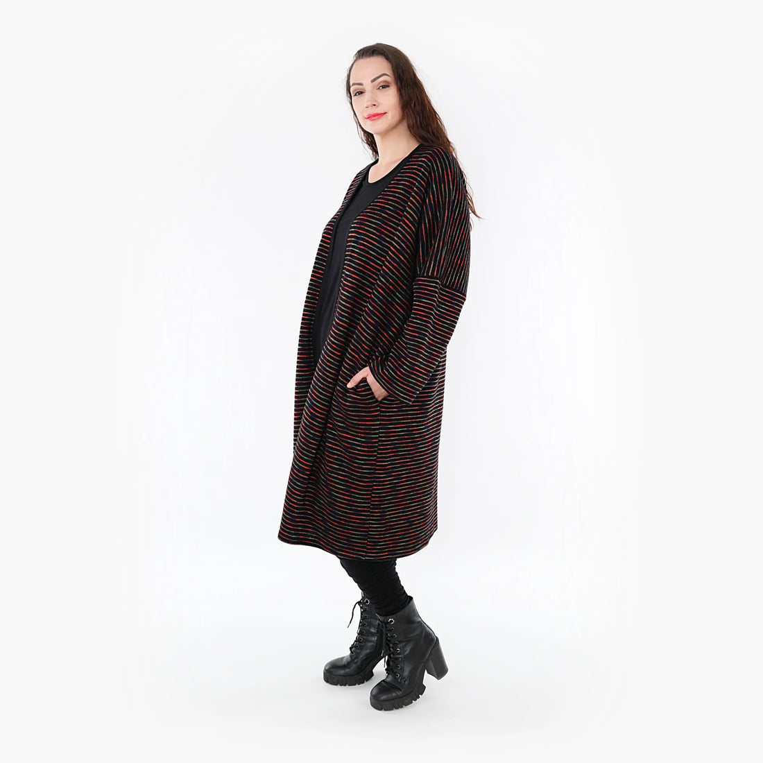  Legerer Oversize-Cardigan aus warmer Wollmischung in Schwarz, Grün und Rot für jeden Anlass