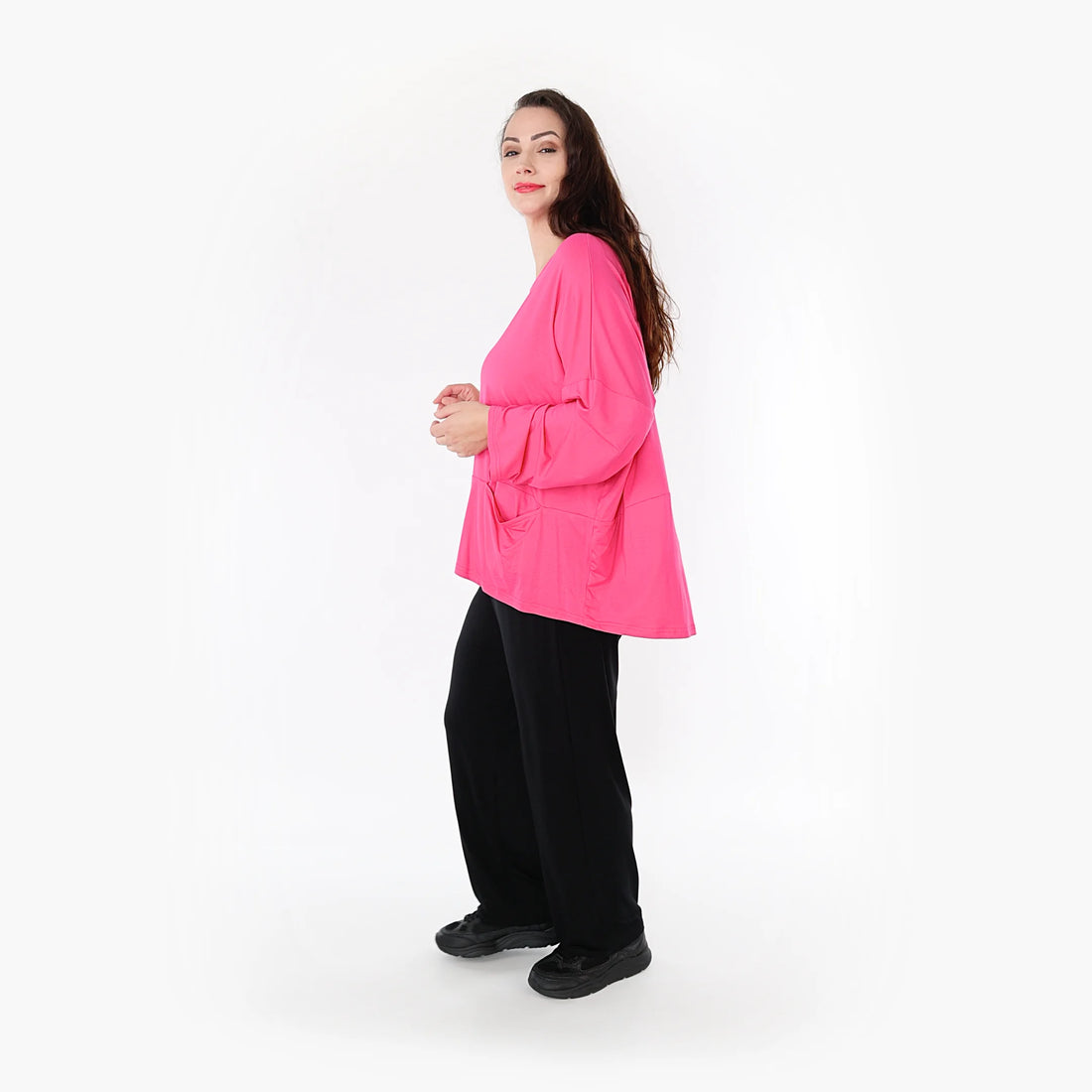  Oversize Shirt in leuchtendem Fuchsia aus weichem Jersey mit praktischen Nahttaschen und Lagenlook